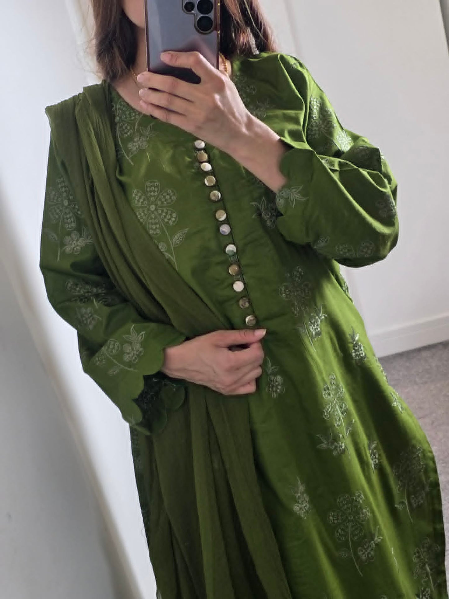 Uznau Embroidered Lawn Three Piece Suit UZ-LWN-GR014