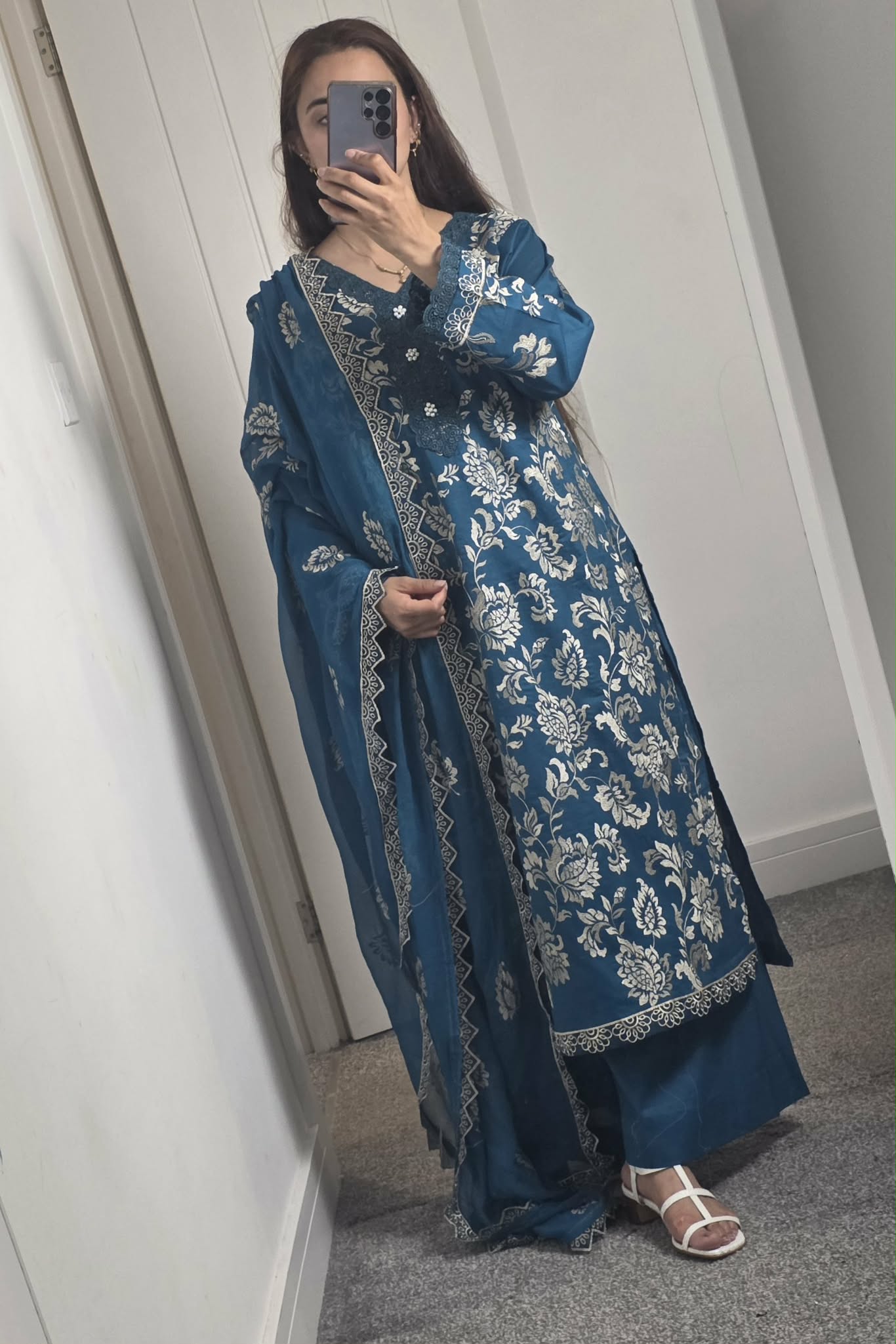 Uznau Embroidered Lawn Three Piece Suit UZ-LWN-BLU025