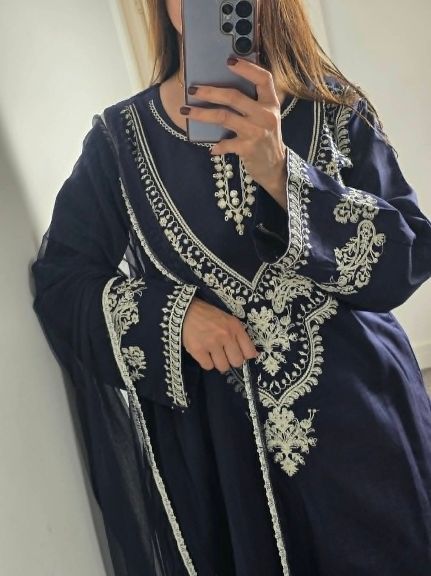Uznau Embroidered Lawn Three Piece Suit UZ-LWN-BLK031