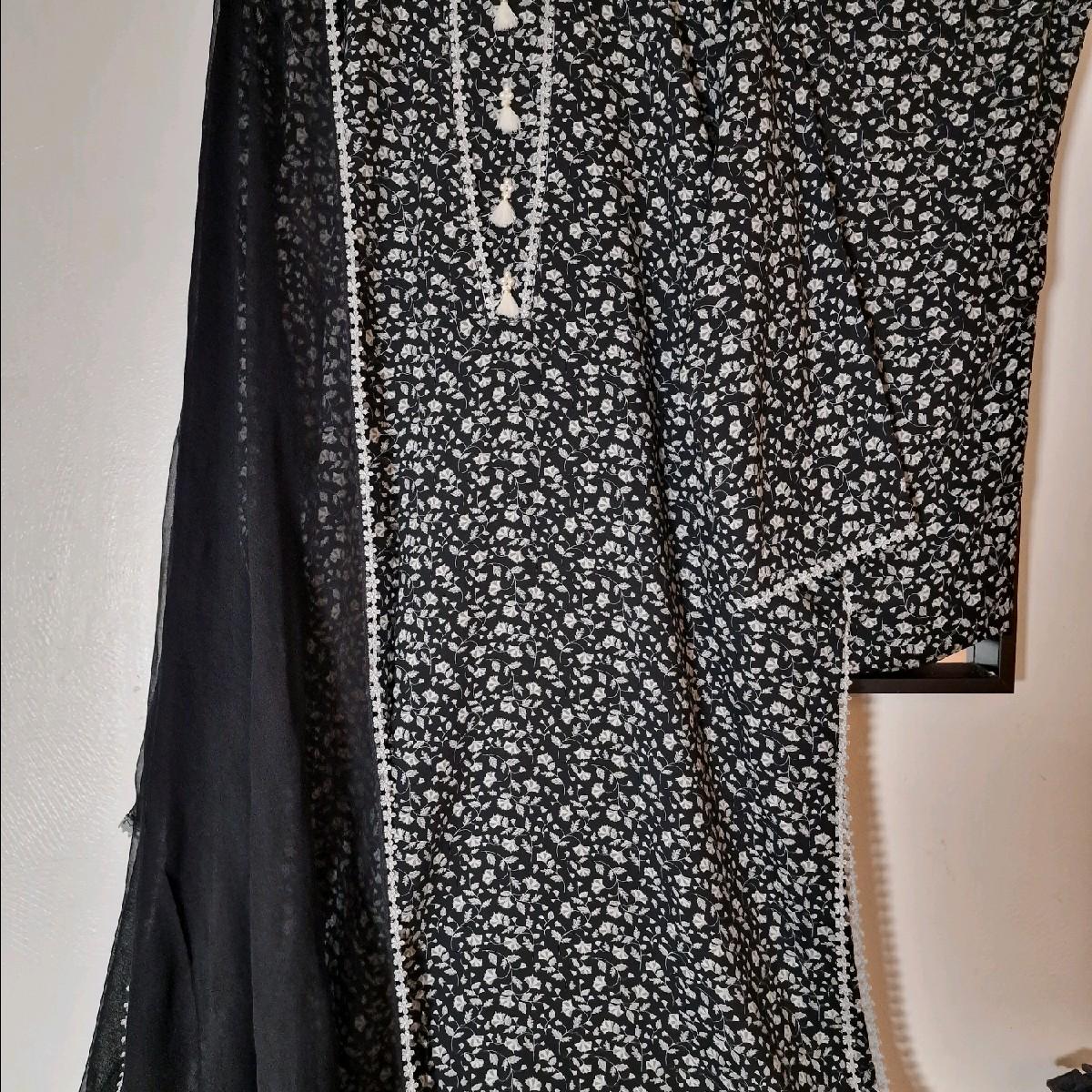 Uznau linen Pakistani shalwar kameez winter Clothing Traditional floral prints