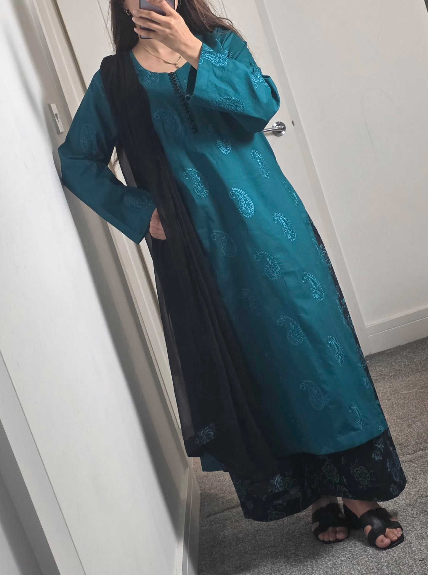 Uznau Embroided Lawn Three Piece Suit UZ-LWN-TL02