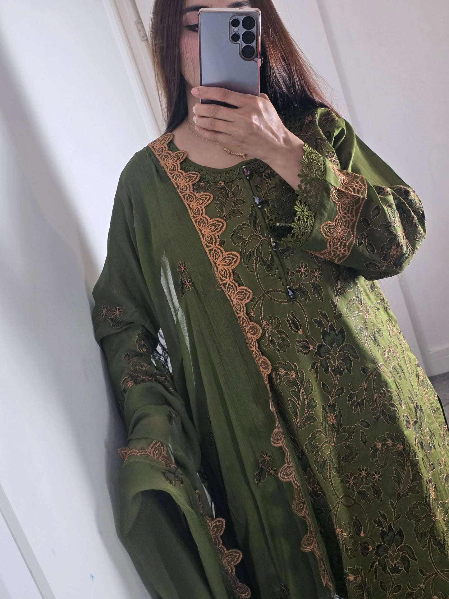 Uznau Embroidered Lawn Three Piece Suit UZ-LWN-GR011