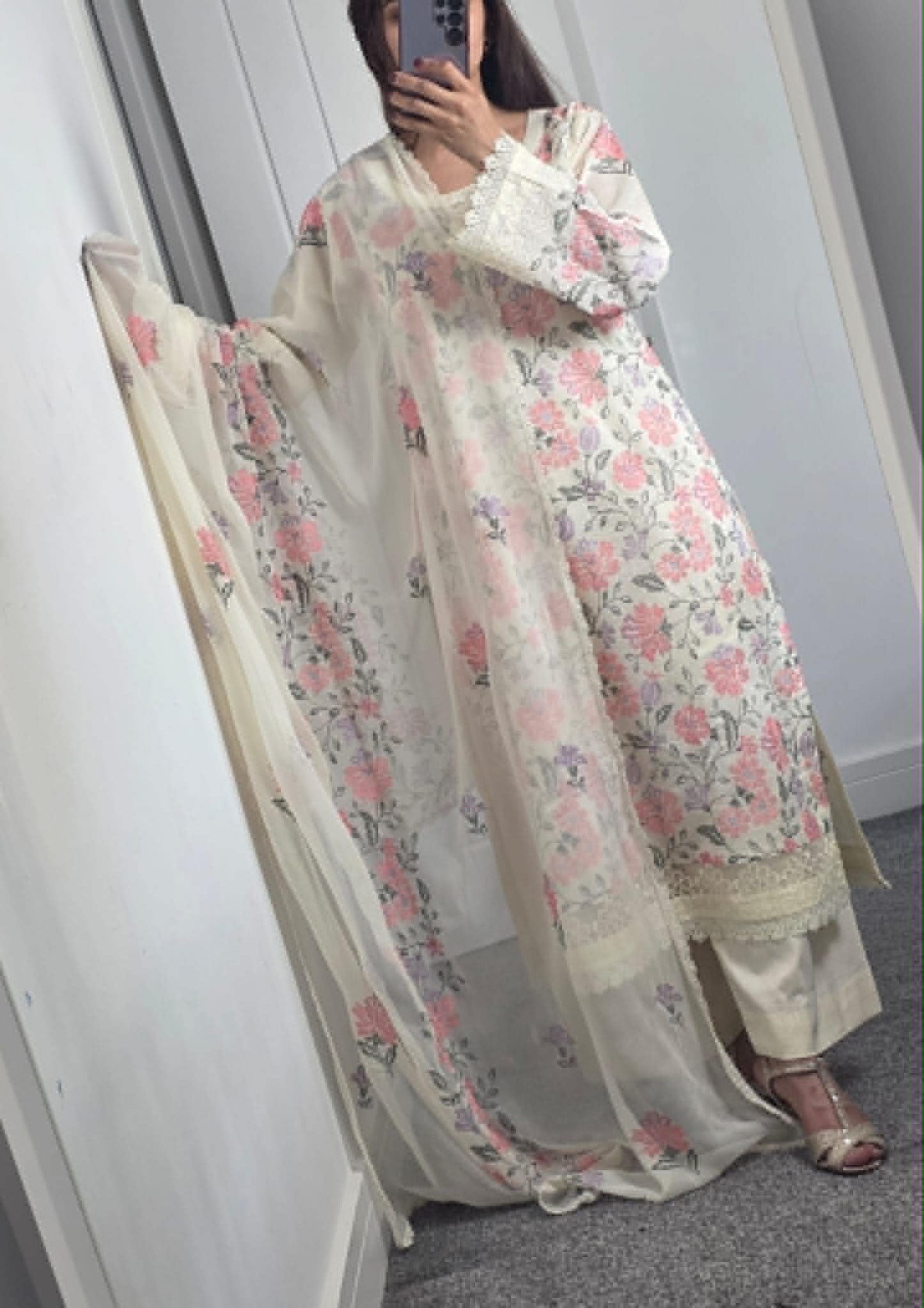 Uznau Embroidered Lawn Three Piece Suit UZ-LWN-WHT020