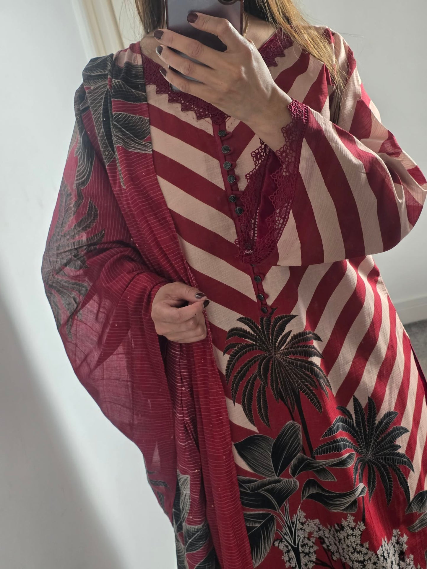 Uznau Printed Lawn Three Piece Suit UZ-LWN-RD08