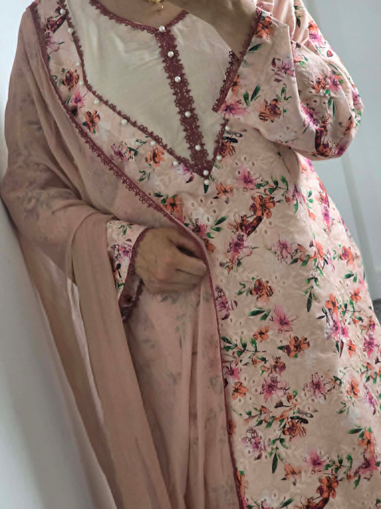 Uznau Embroidered Lawn Three Piece Suit UZ-LWN-PNK020