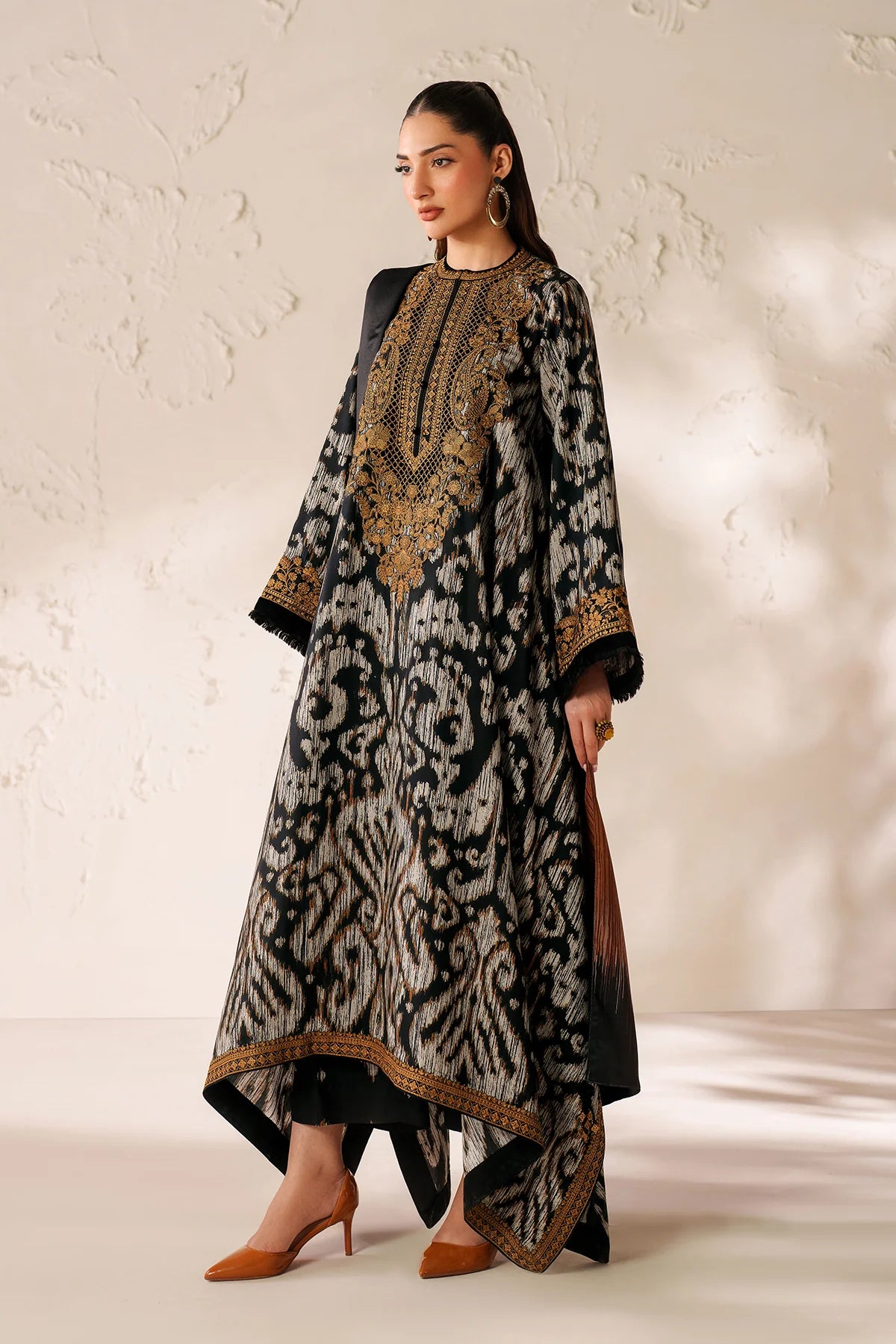 Baroque Embroidered Viscose Linen Three Piece Suit BR-VC-BLK02