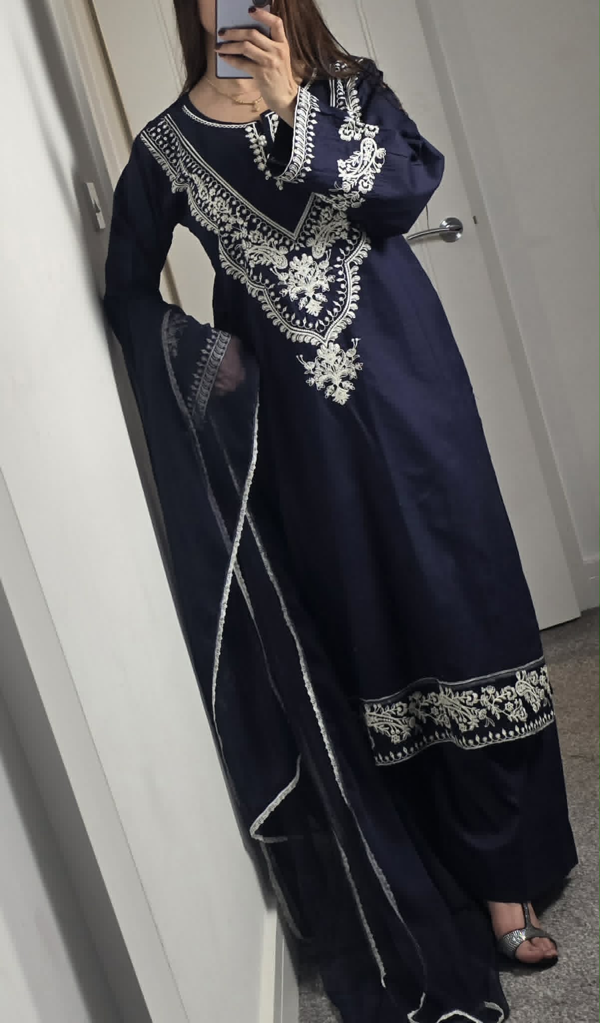 Uznau Embroidered Lawn Three Piece Suit UZ-LWN-BLK031