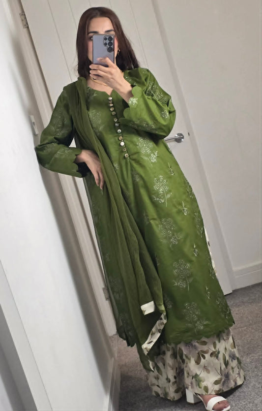 Uznau Embroidered Lawn Three Piece Suit UZ-LWN-GR014