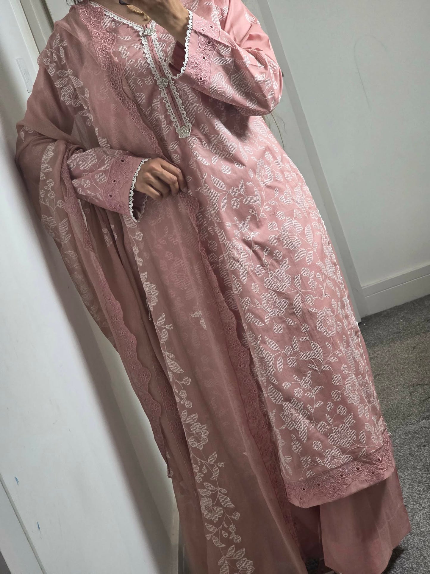 Uznau Embroidered Lawn Three Piece Suit UZ-LWN-PNK022