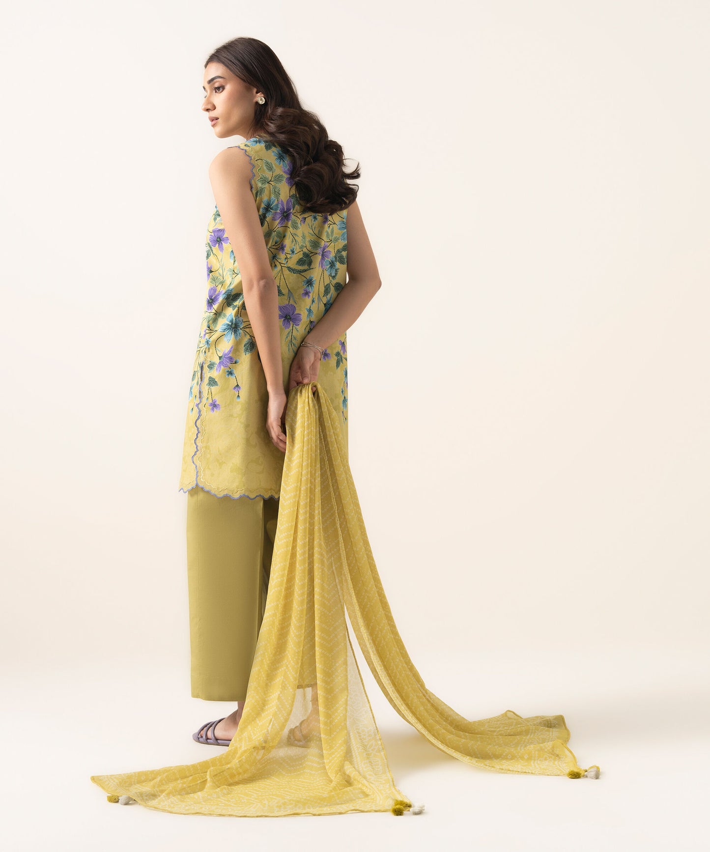 Sapphire Printed Lawn Three Piece Suit SP-LWN-YL08