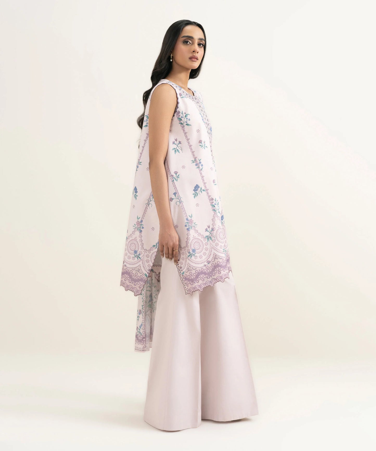Sapphire Embroidered Lawn Three Piece Suit SP-LWN-PNK07
