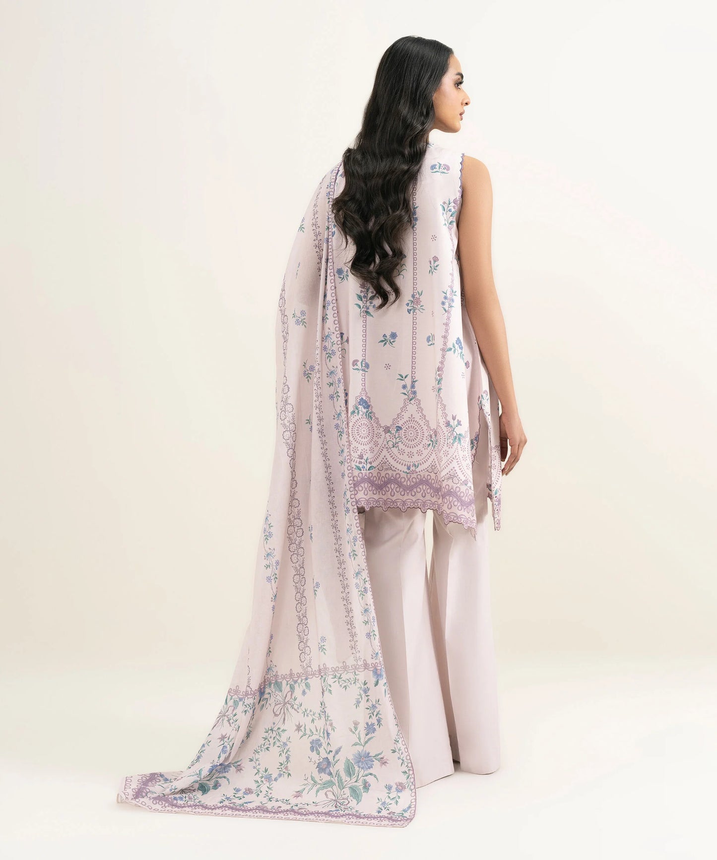 Sapphire Embroidered Lawn Three Piece Suit SP-LWN-PNK07