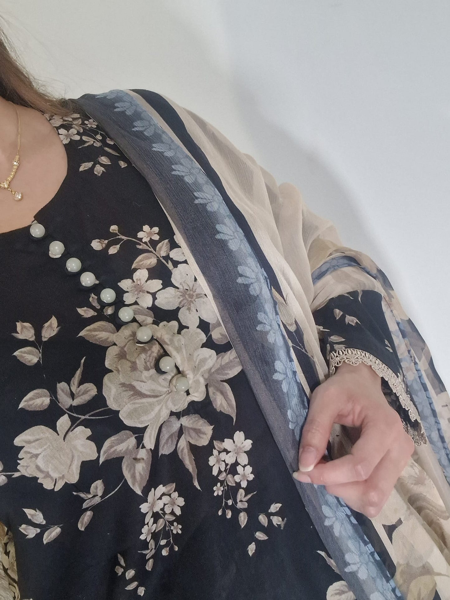 Uznau Lawn Three Piece Suit With Farshi Shalwar UZ-LWN-BLK013