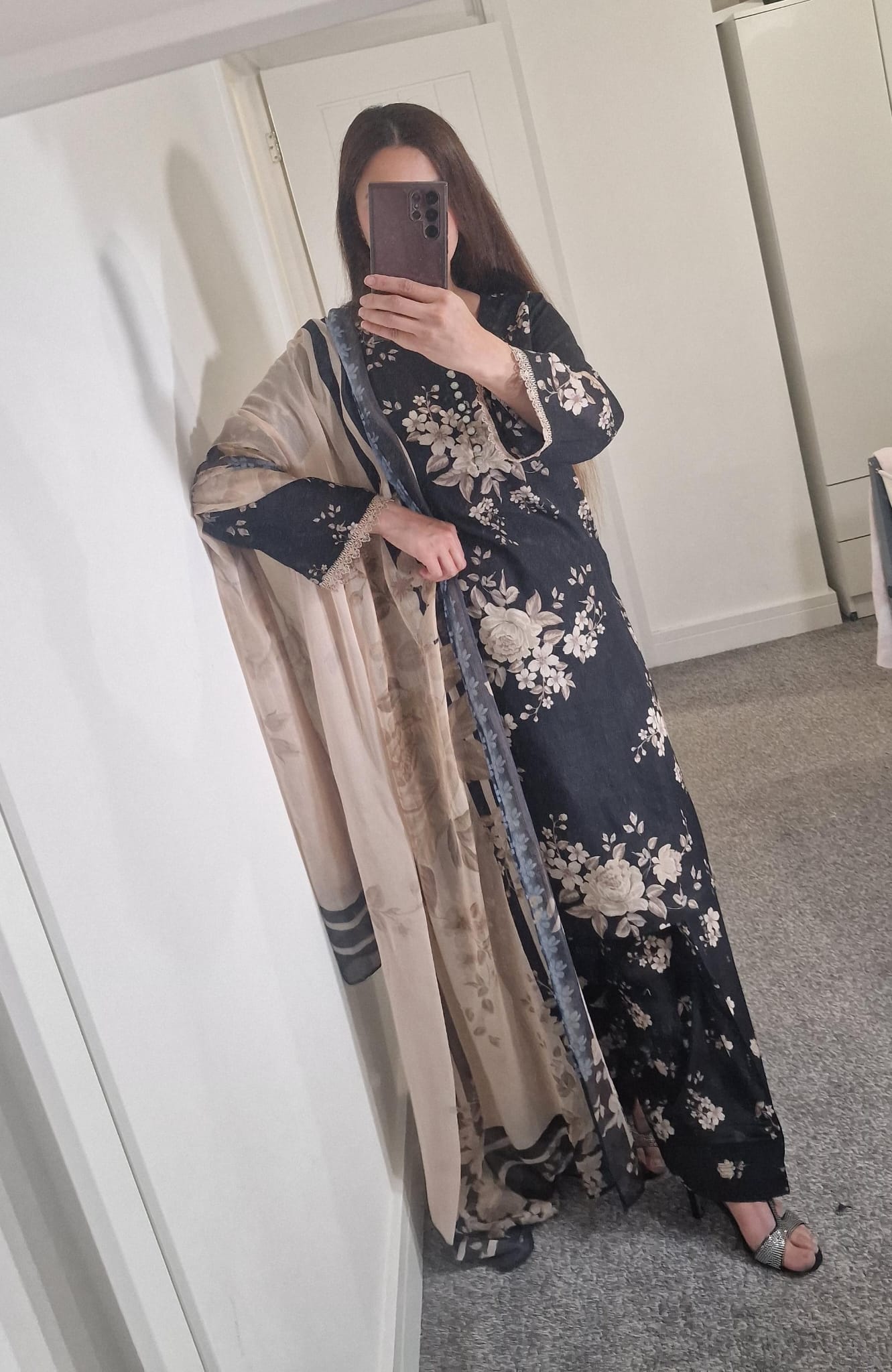 Uznau Lawn Three Piece Suit With Farshi Shalwar UZ-LWN-BLK013