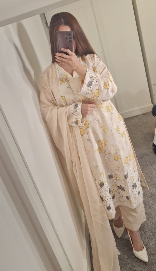 Uznau Embroided Lawn Three Piece Suit UZ-LWN-BR05