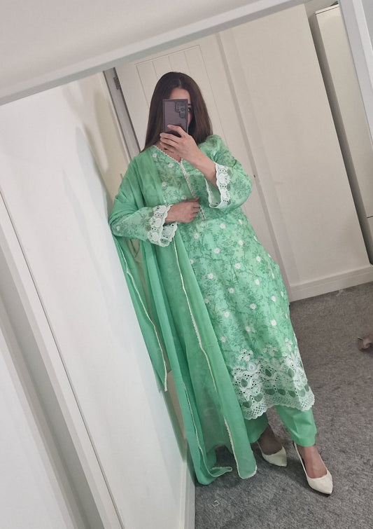 Uznau Embroided Lawn Three Piece Suit UZ-LWN-GR08