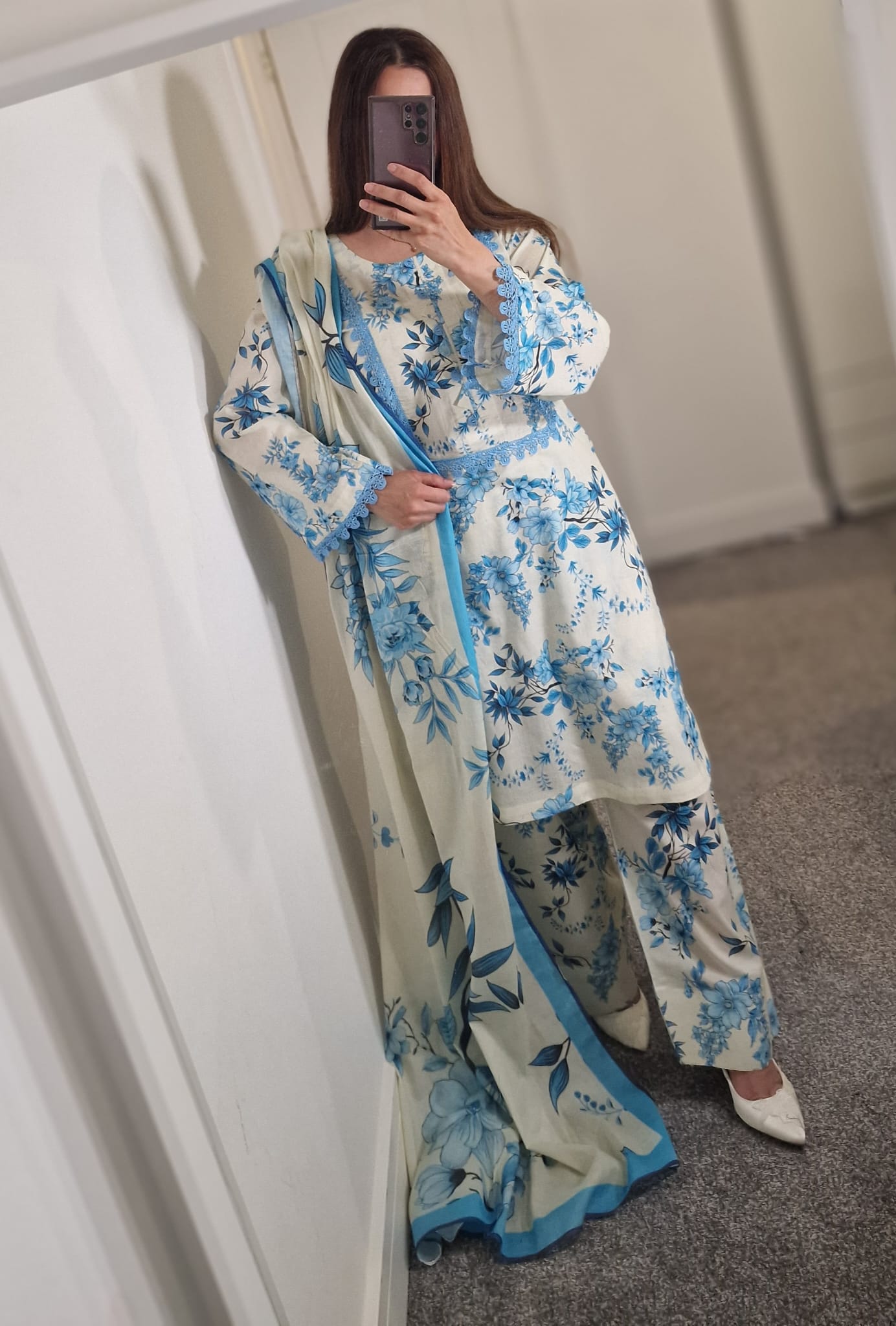 Uznau Lawn Three Piece Suit With Farshi Shalwar UZ-LWN-BLU014