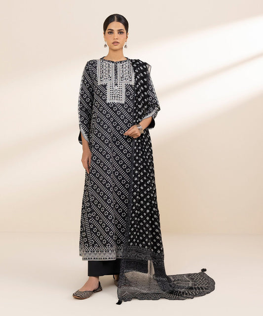 Sapphire Embroided Lawn Three Piece Suit SP-LWN-BLK016