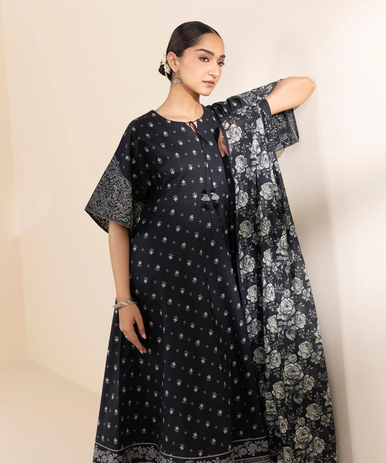 Sapphire Embroided Lawn Three Piece Suit SP-LWN-BLK017