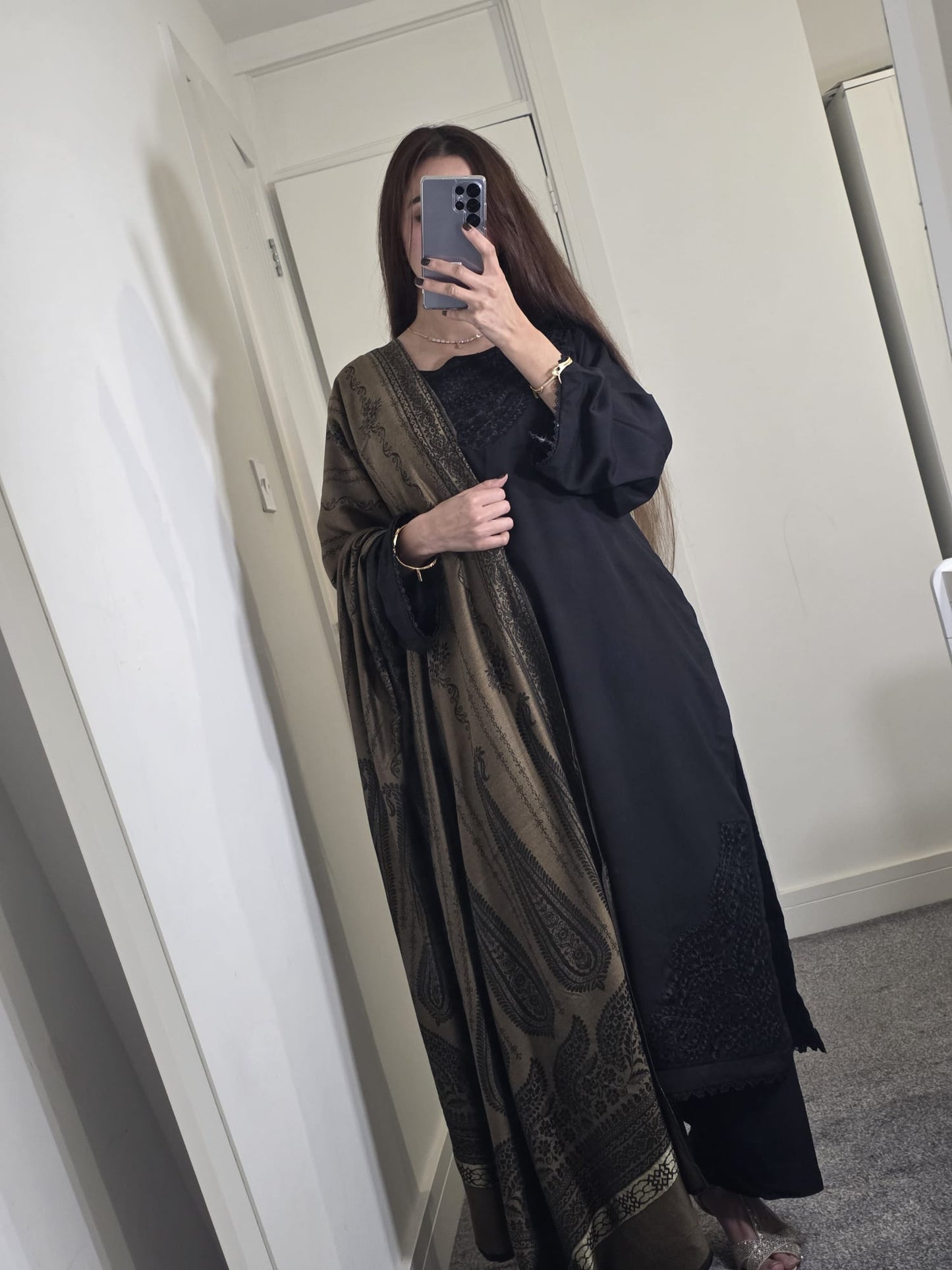 Uznau Embrioded Marina With Wool Shawl UZ-MR-BLK011