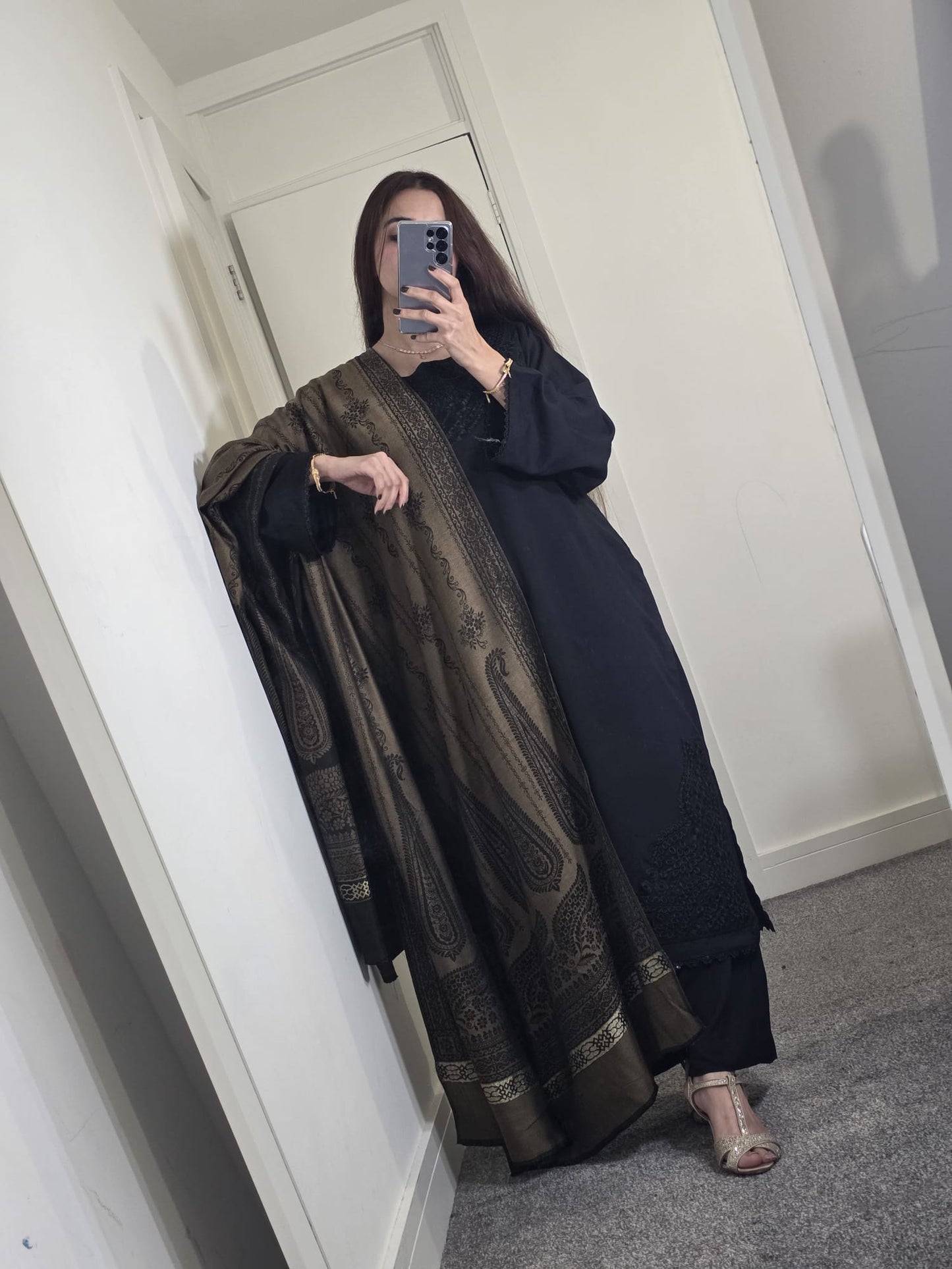 Uznau Embrioded Marina With Wool Shawl UZ-MR-BLK011