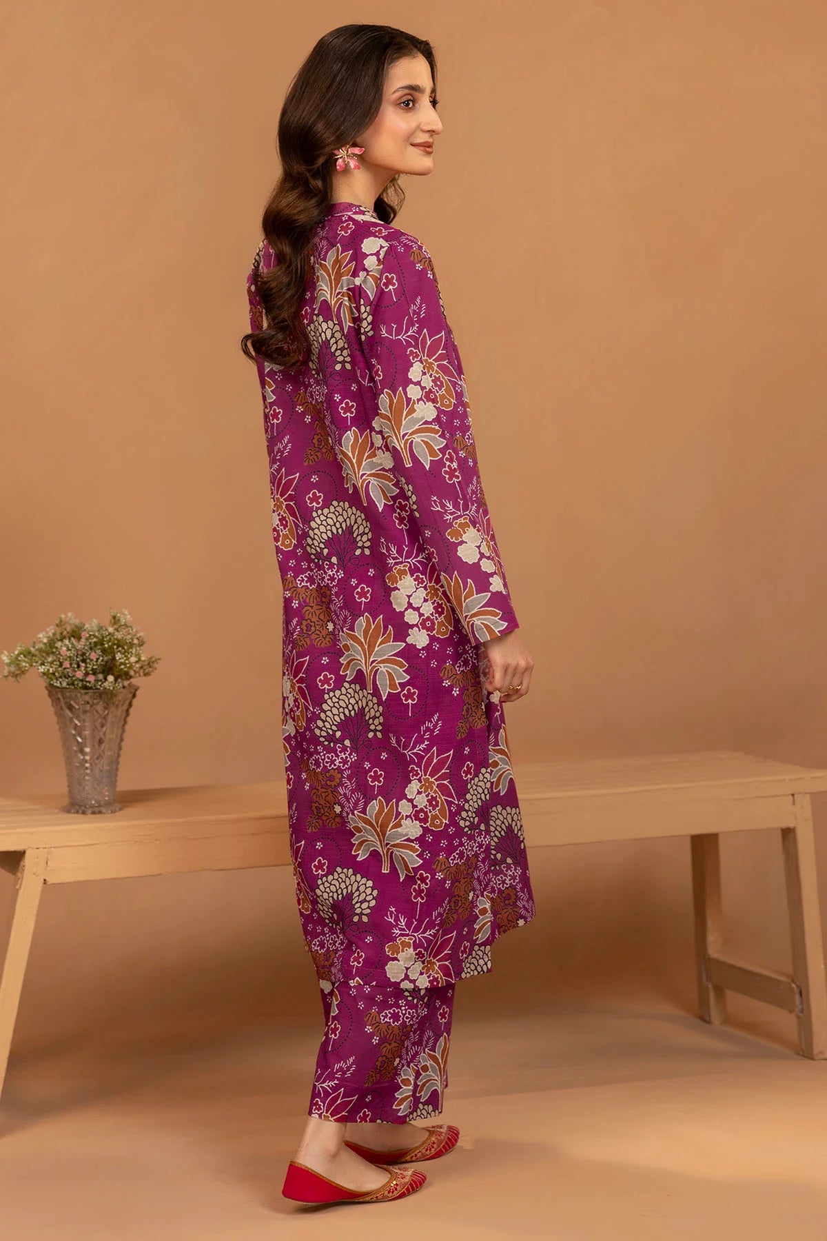 Motifz Khaddar Three Piece Suit MT-KHD-PNK03