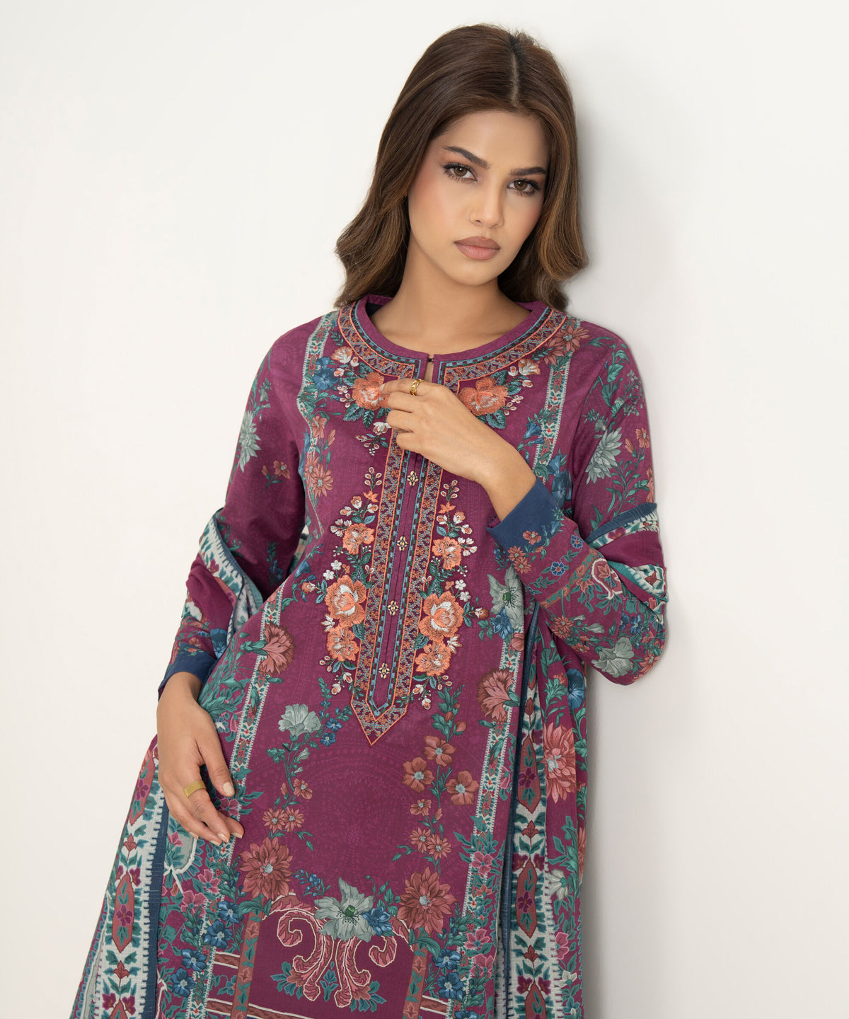 Sapphire Embroidered Lawn Three Piece Suit SP-LWN-MR04