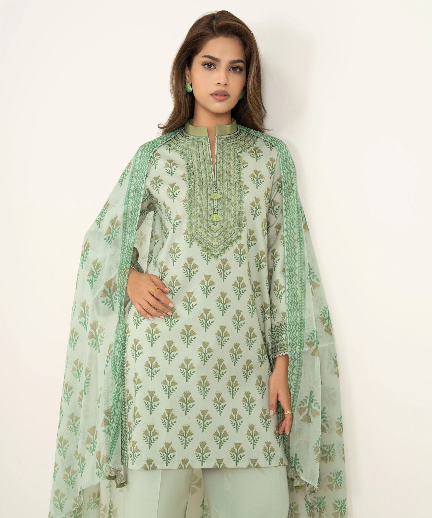 Sapphire Embroidered Lawn Three Piece Suit SP-LWN-GR015