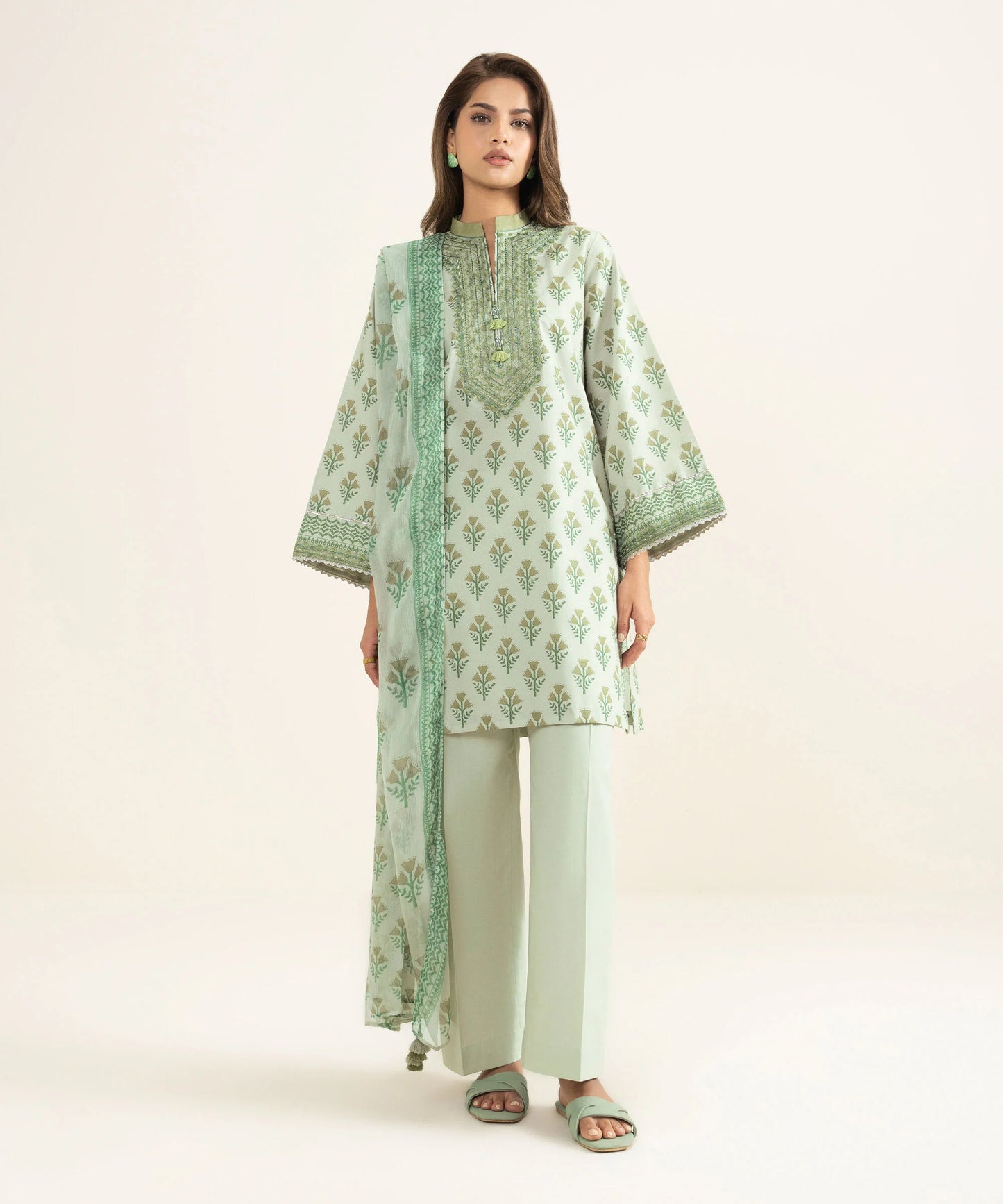 Sapphire Embroidered Lawn Three Piece Suit SP-LWN-GR015