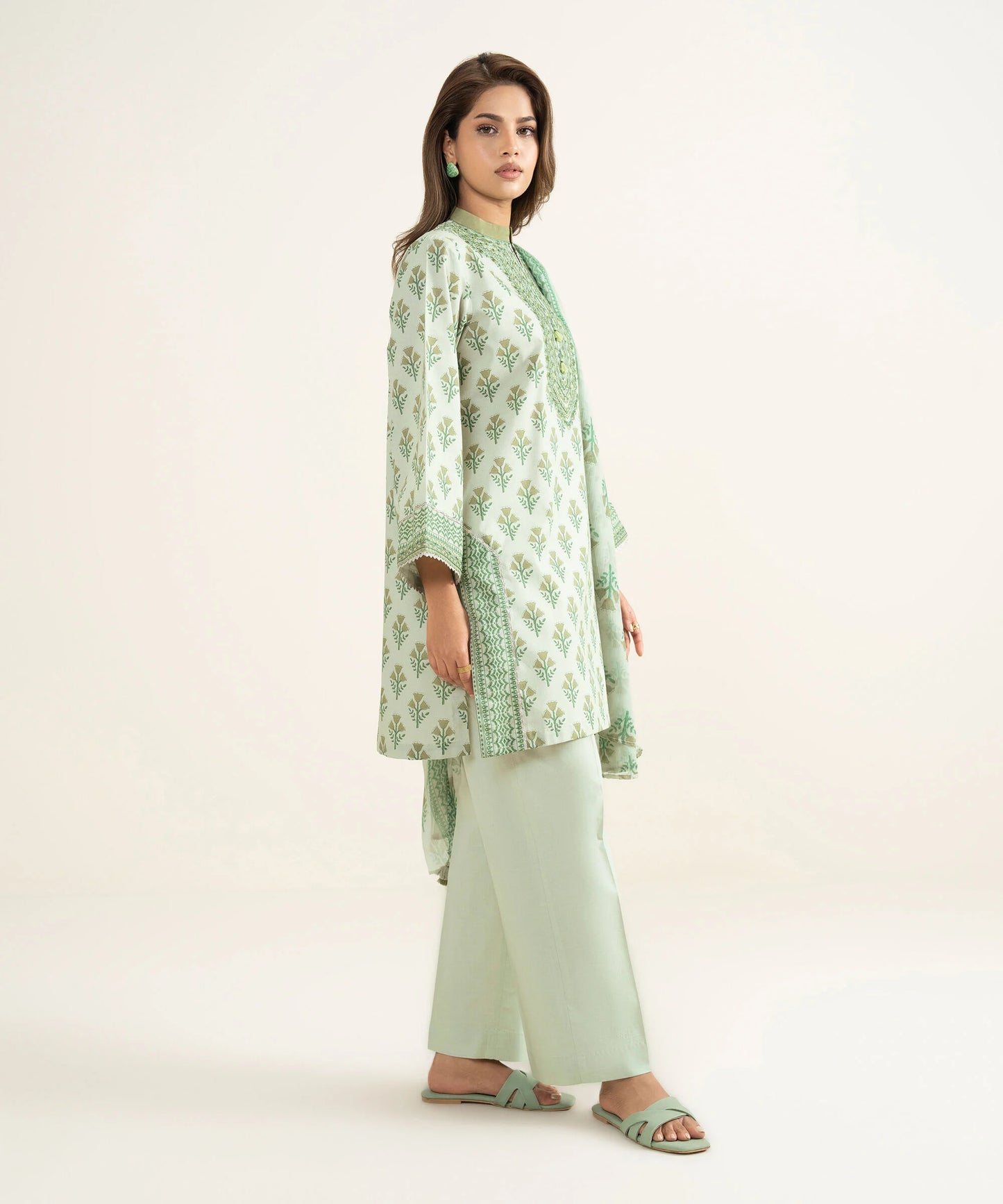 Sapphire Embroidered Lawn Three Piece Suit SP-LWN-GR015
