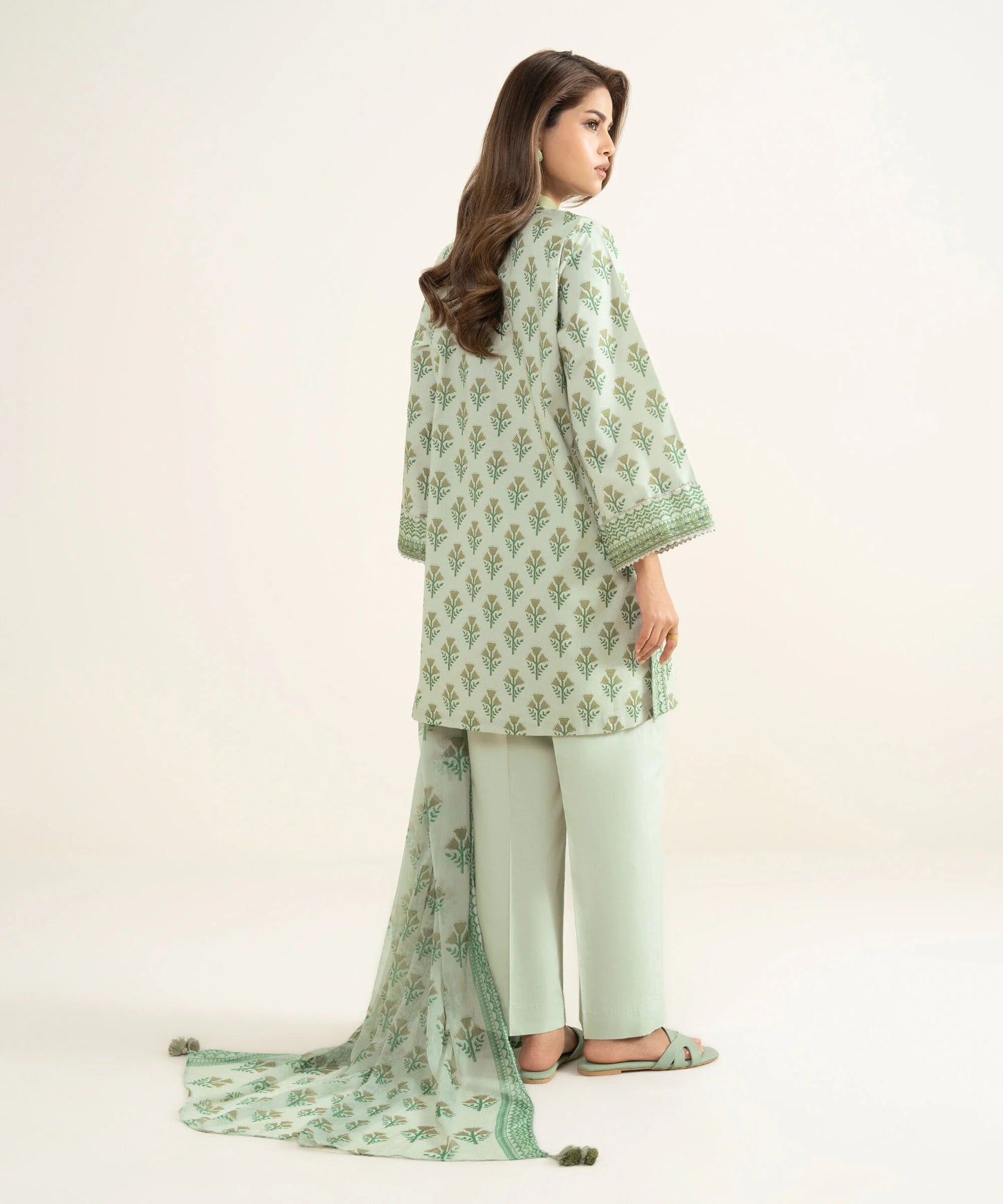 Sapphire Embroidered Lawn Three Piece Suit SP-LWN-GR015