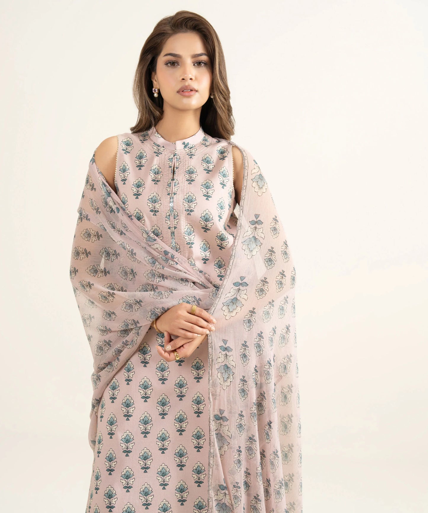 Sapphire Embroidered Lawn Three Piece Suit  SP-LWN-PNK014