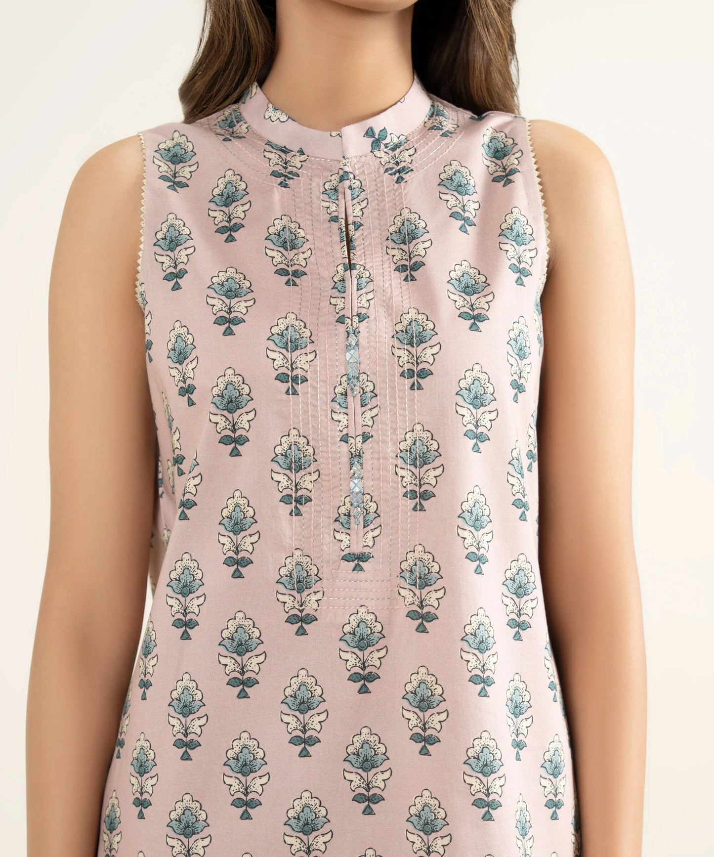 Sapphire Embroidered Lawn Three Piece Suit  SP-LWN-PNK014