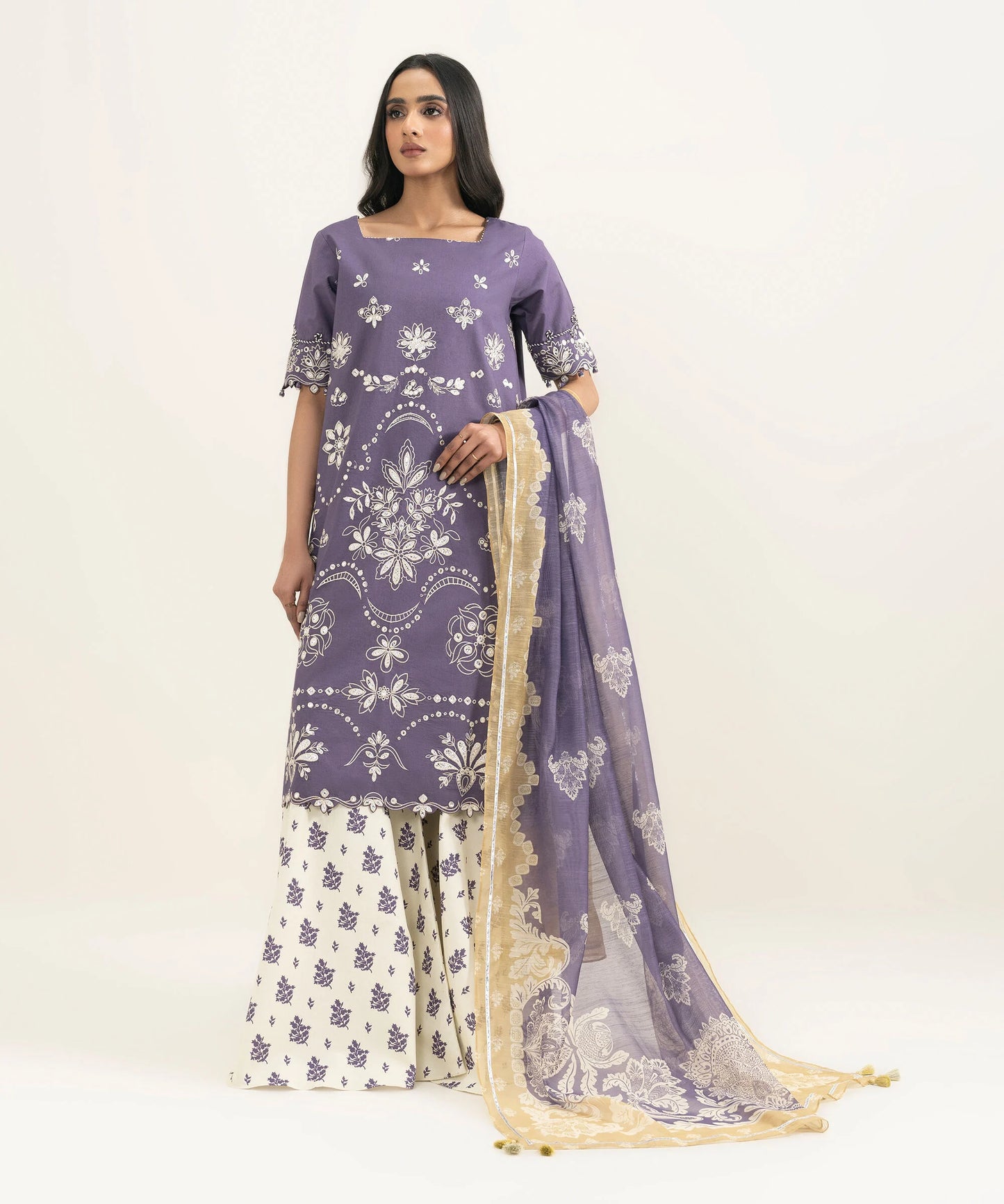 Sapphire Embroidered Lawn Three Piece Suit SP-LWN-PRP018