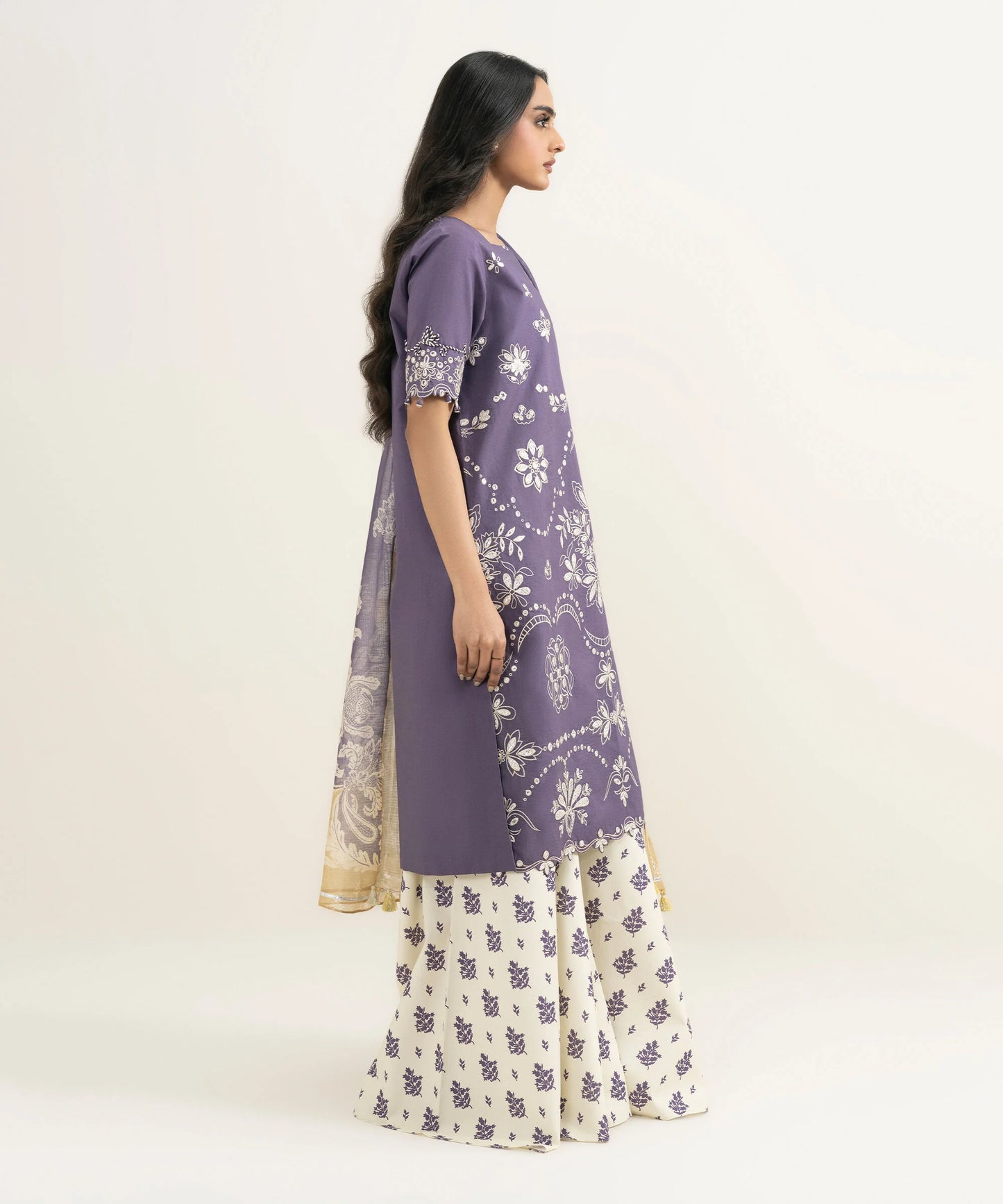 Sapphire Embroidered Lawn Three Piece Suit SP-LWN-PRP018
