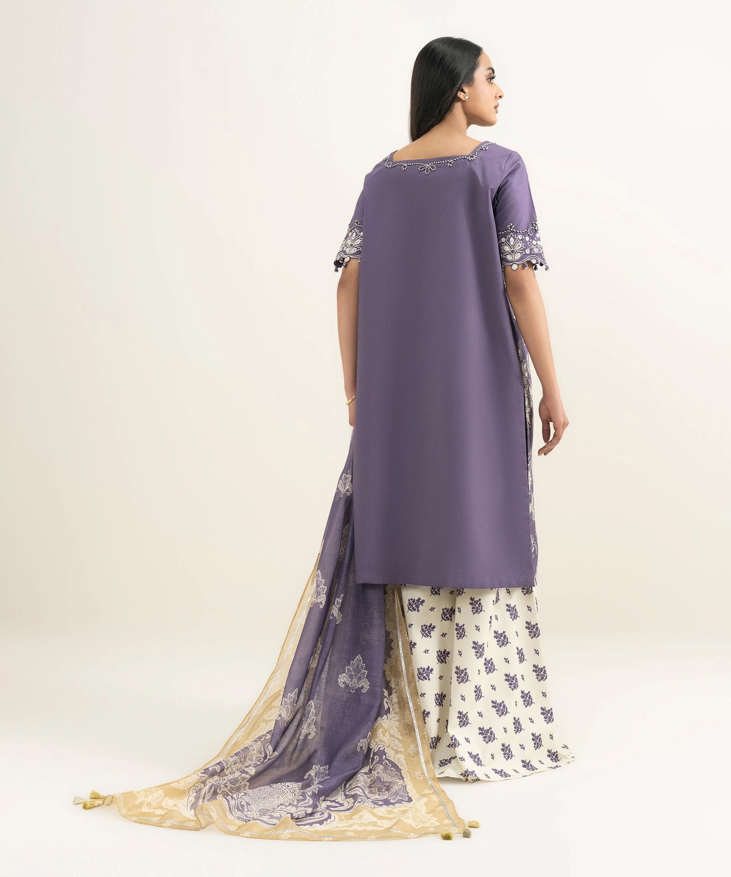 Sapphire Embroidered Lawn Three Piece Suit SP-LWN-PRP018
