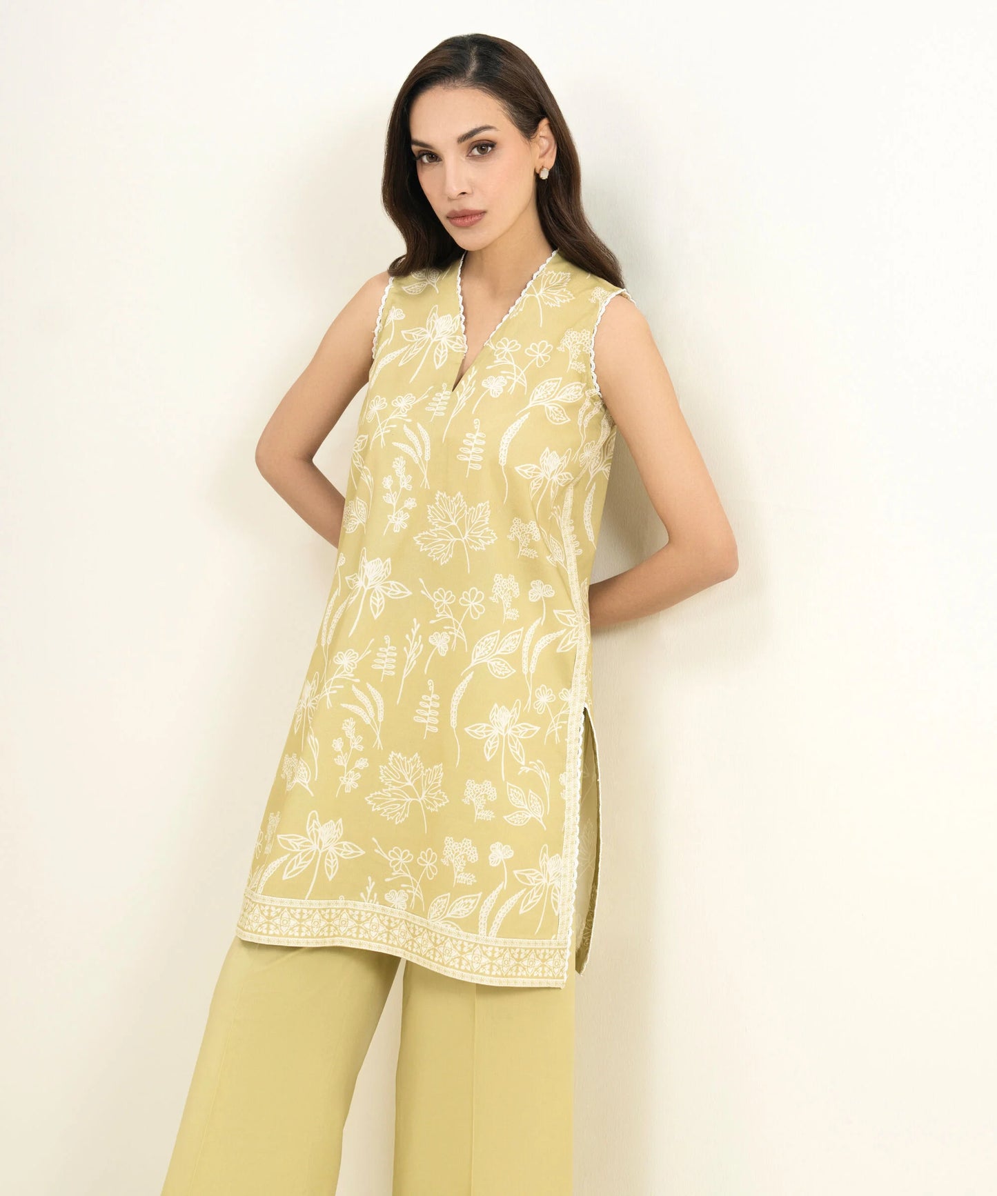 Sapphire Printed Lawn Three Piece Suit SP-LWN-YL06