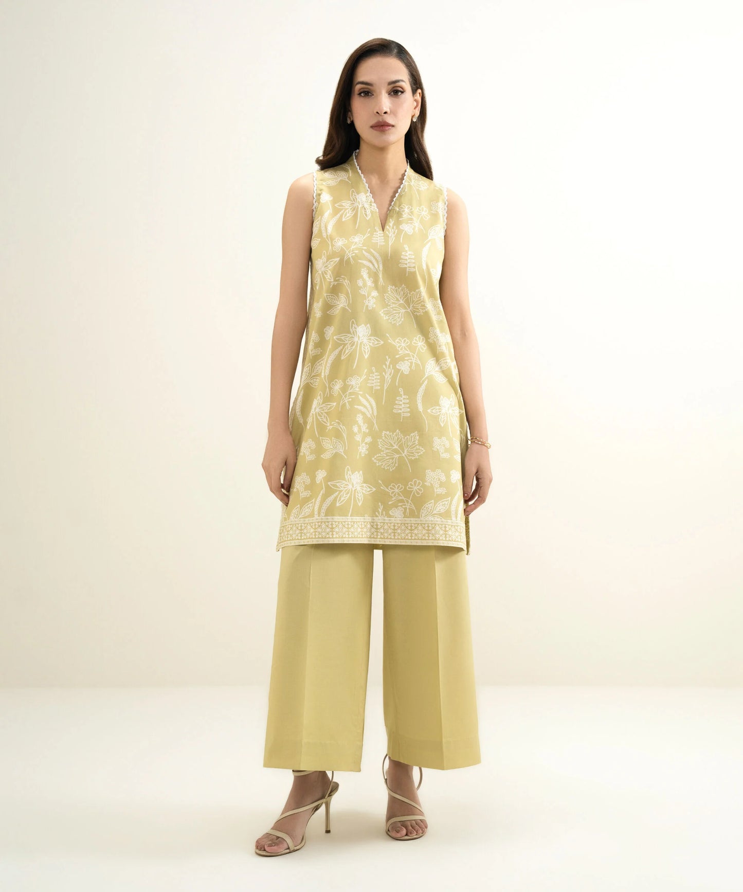 Sapphire Printed Lawn Three Piece Suit SP-LWN-YL06