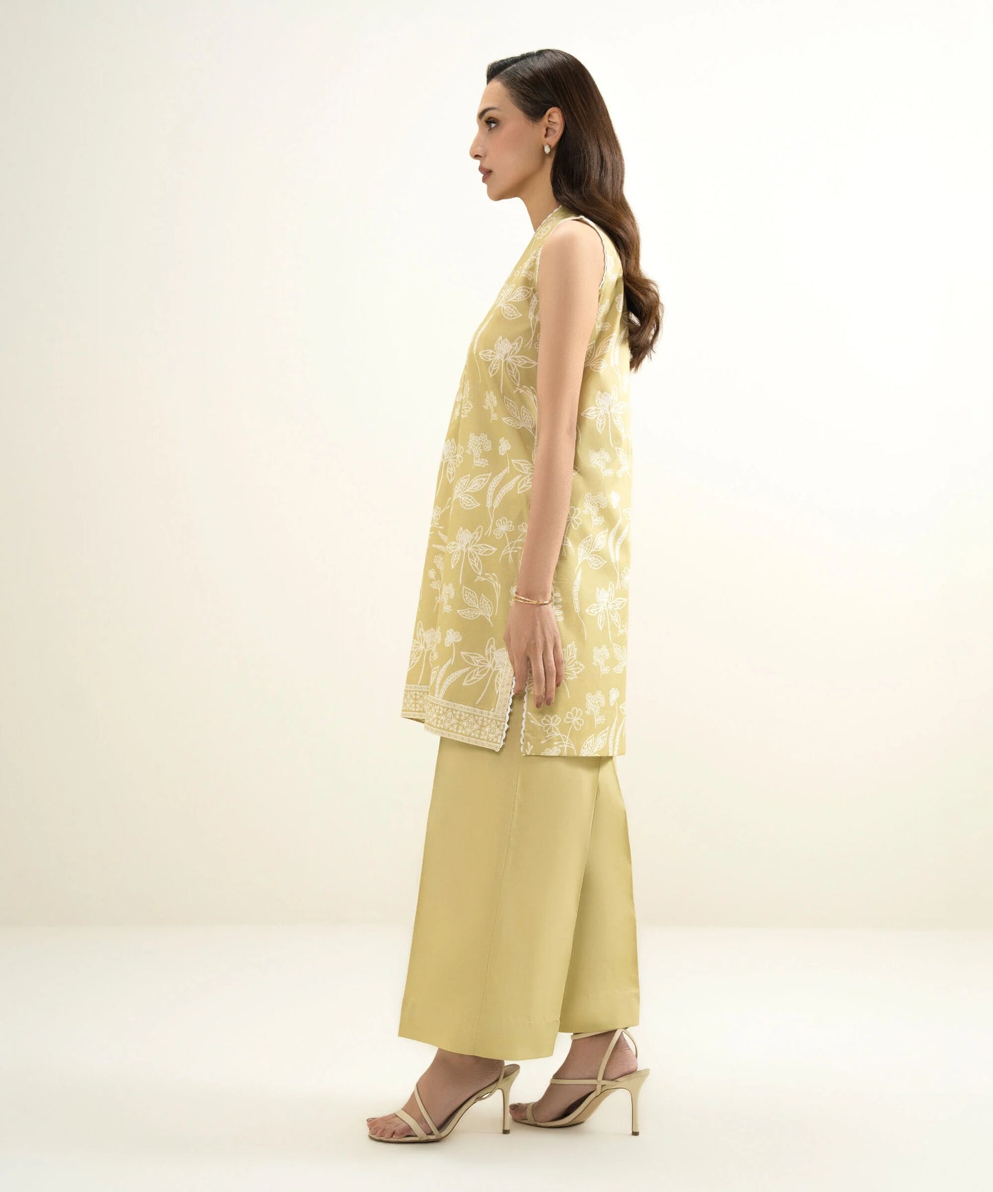 Sapphire Printed Lawn Three Piece Suit SP-LWN-YL06