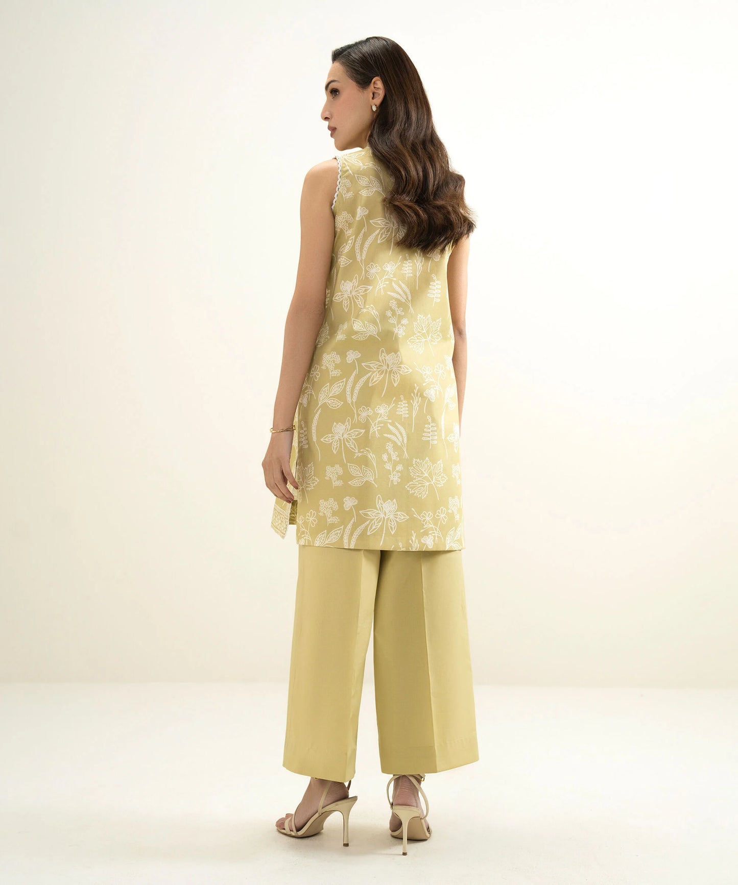 Sapphire Printed Lawn Three Piece Suit SP-LWN-YL06
