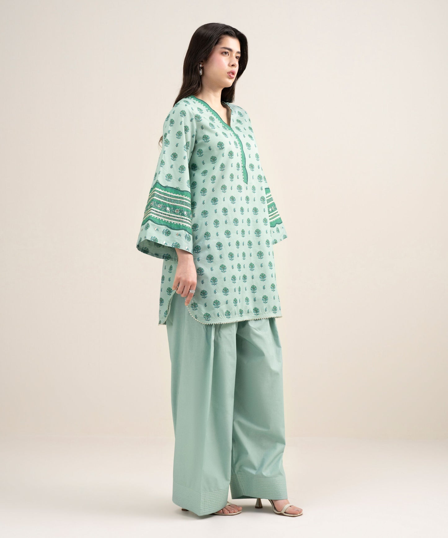 Sapphire Printed Lawn Suit With Farshi Shalwar And Matching Duppata SP-LWN-FR06