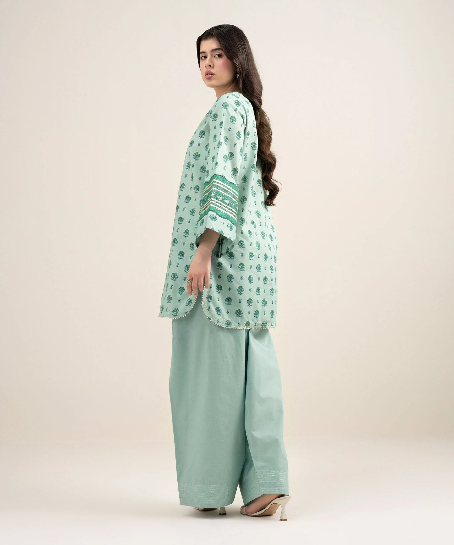 Sapphire Printed Lawn Suit With Farshi Shalwar And Matching Duppata SP-LWN-FR06