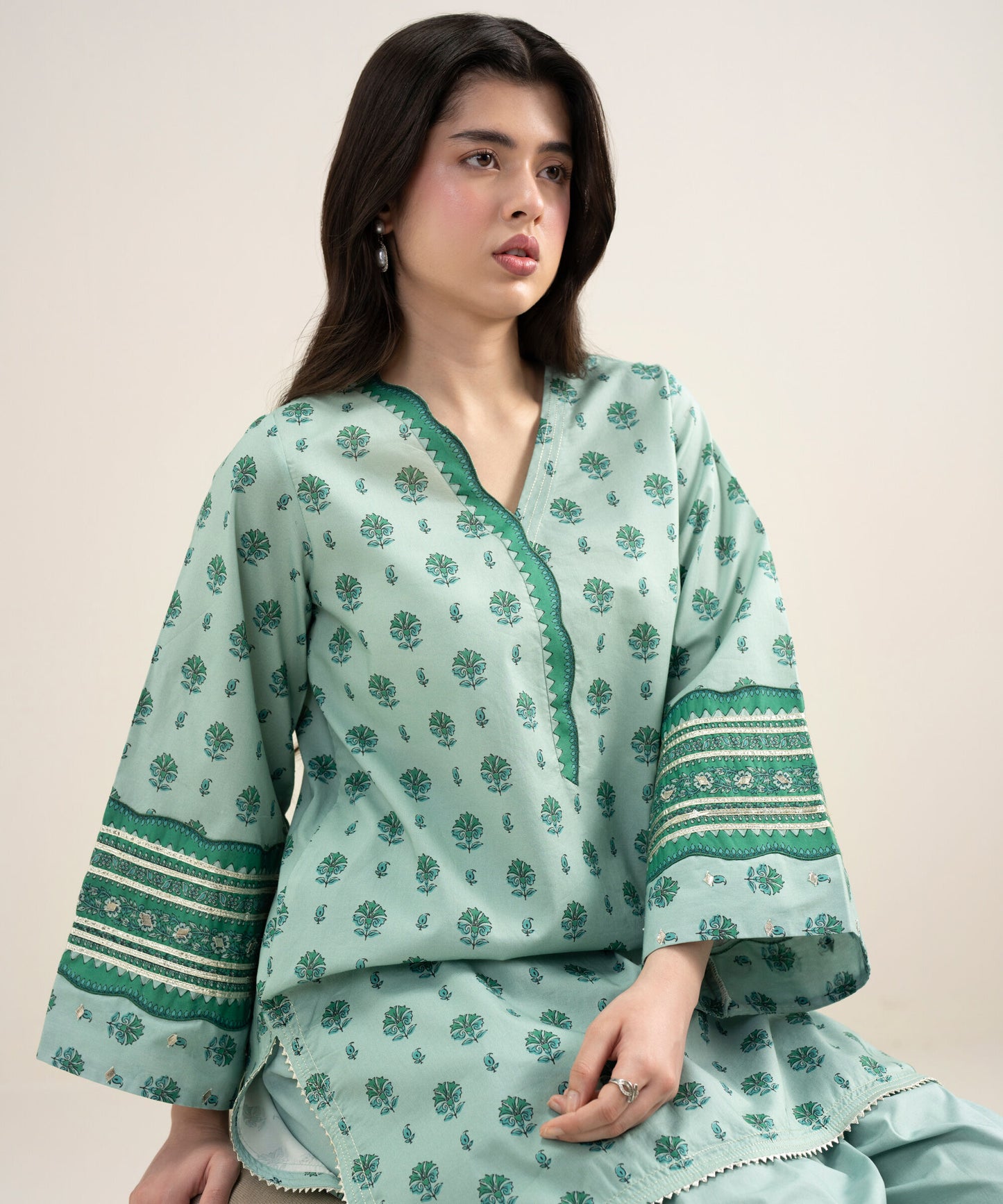Sapphire Printed Lawn Suit With Farshi Shalwar And Matching Duppata SP-LWN-FR06