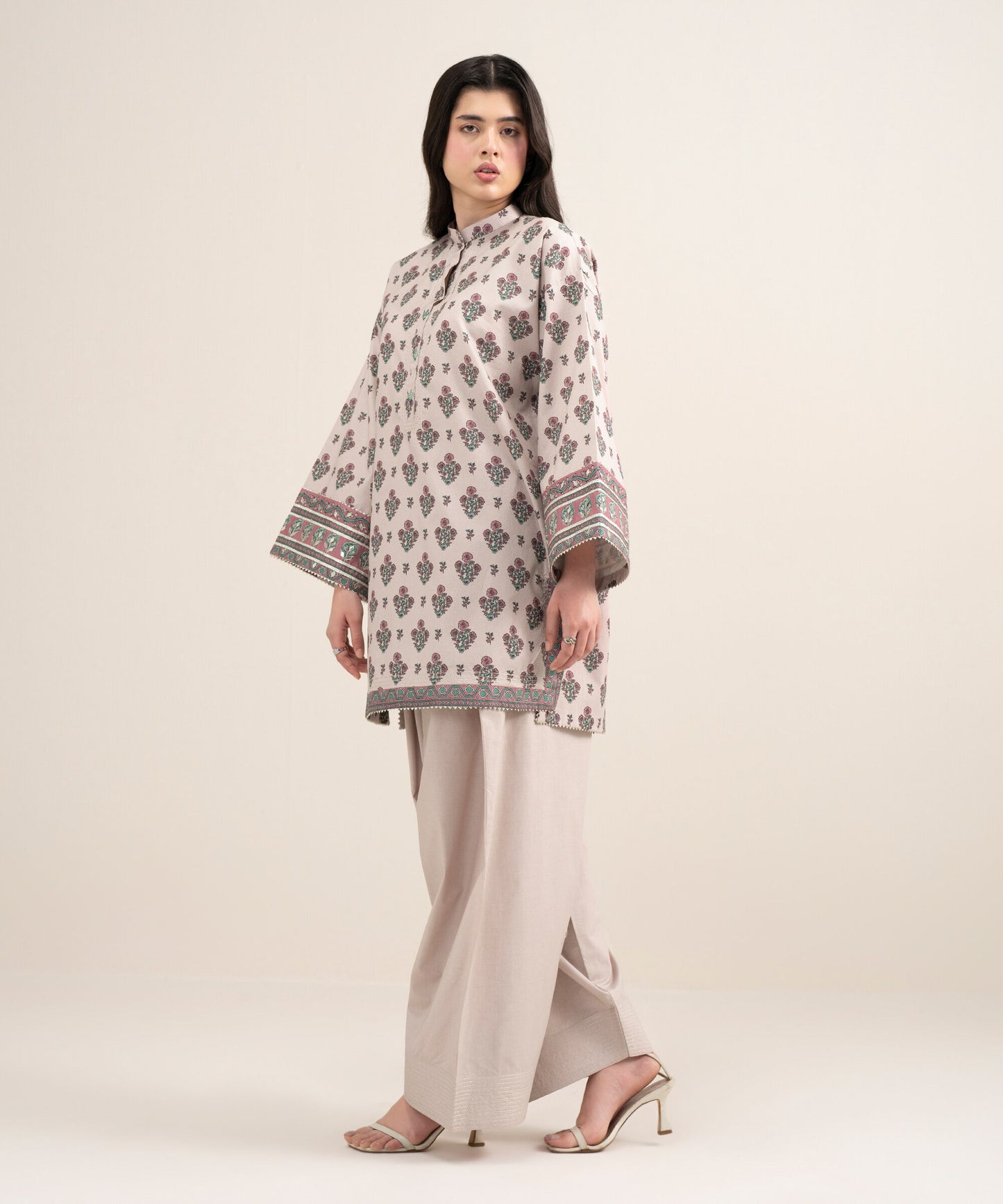 Sapphire Printed Lawn Three Piece Suit SP-LWN-PNK08