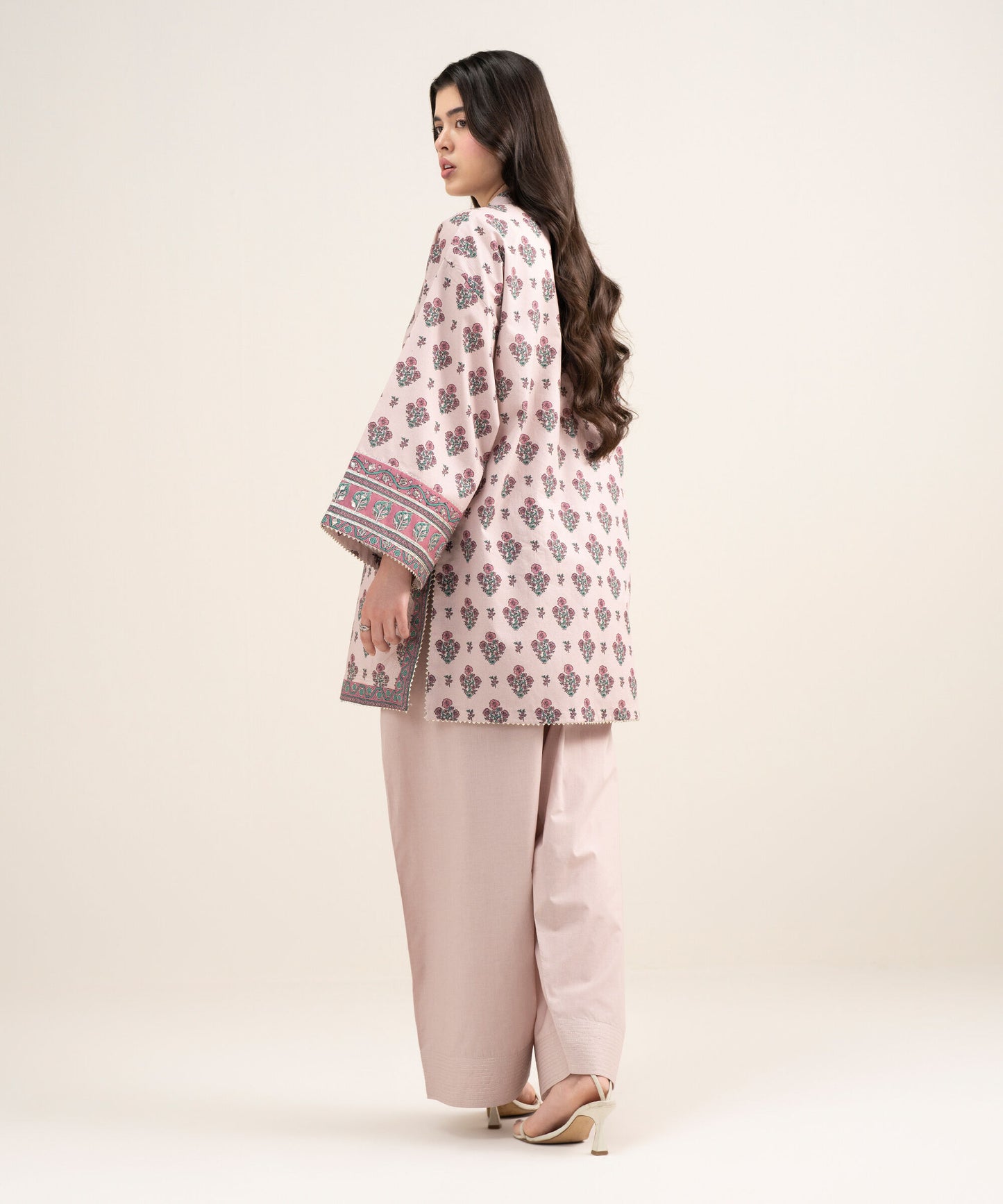 Sapphire Printed Lawn Three Piece Suit SP-LWN-PNK08