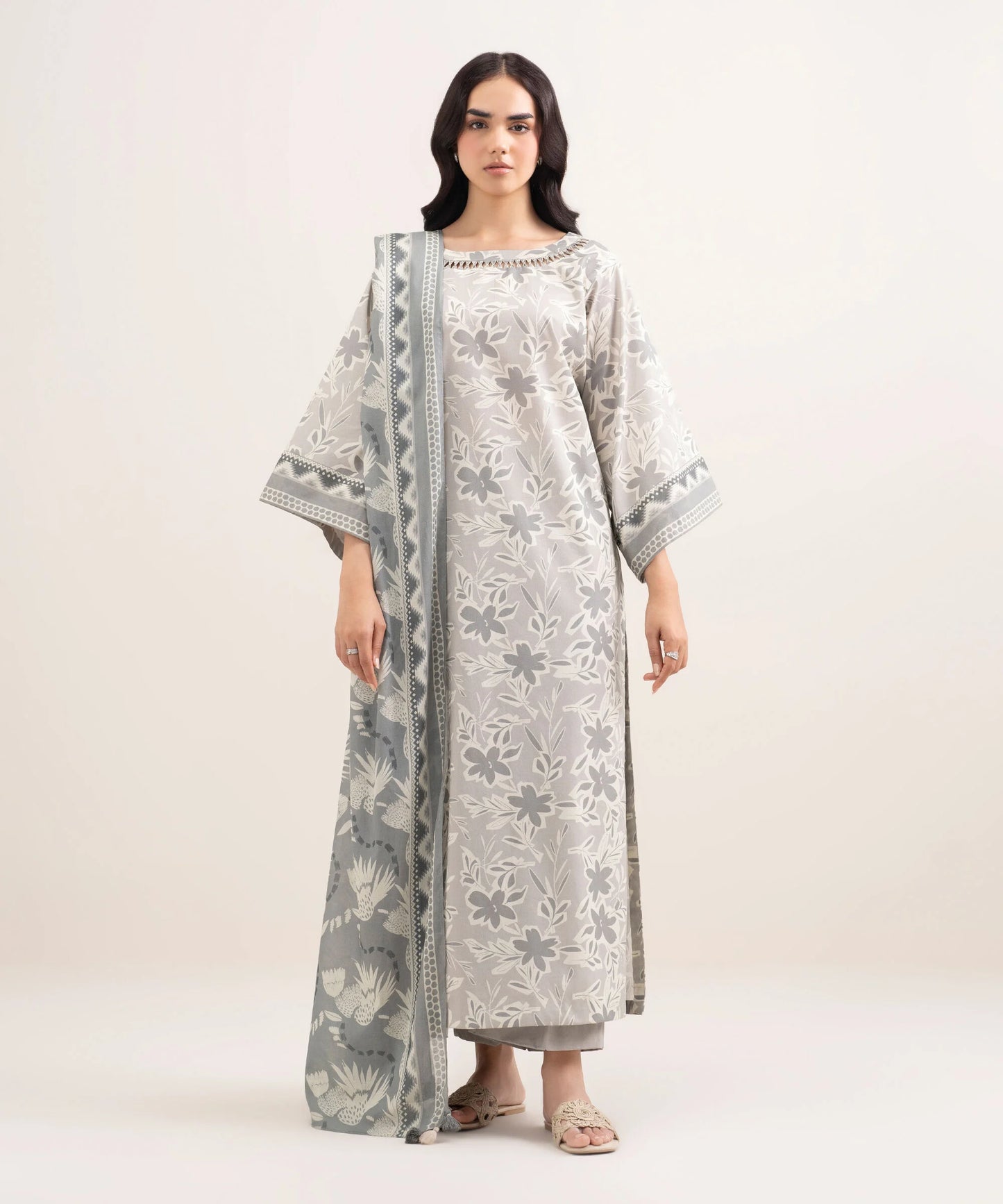 Sapphire Printed Lawn Three Piece Suit SP-LWN-GRY012