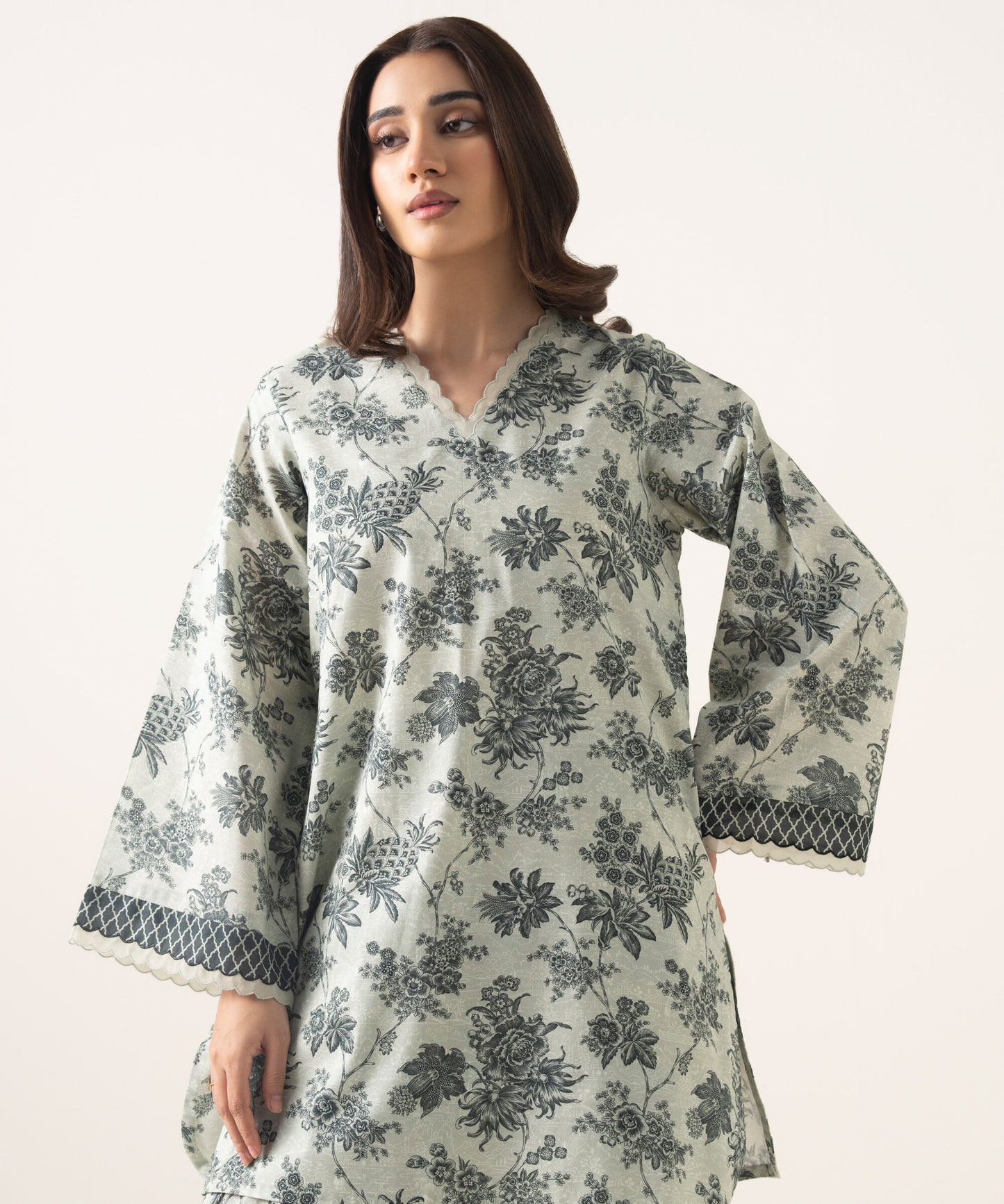 Sapphire Printed Lawn Three Piece Suit SP-LWN-BLK031