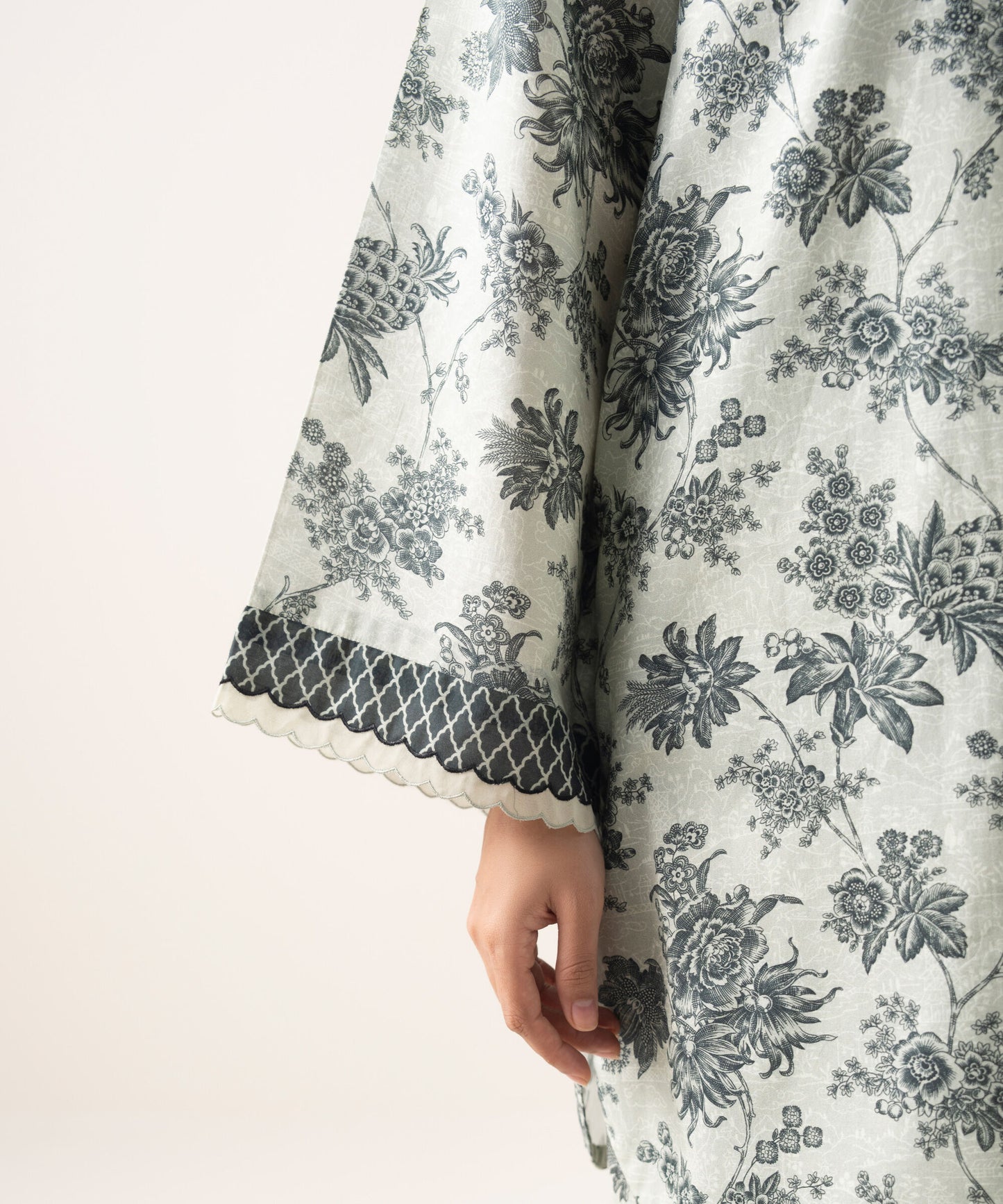 Sapphire Printed Lawn Three Piece Suit SP-LWN-BLK031