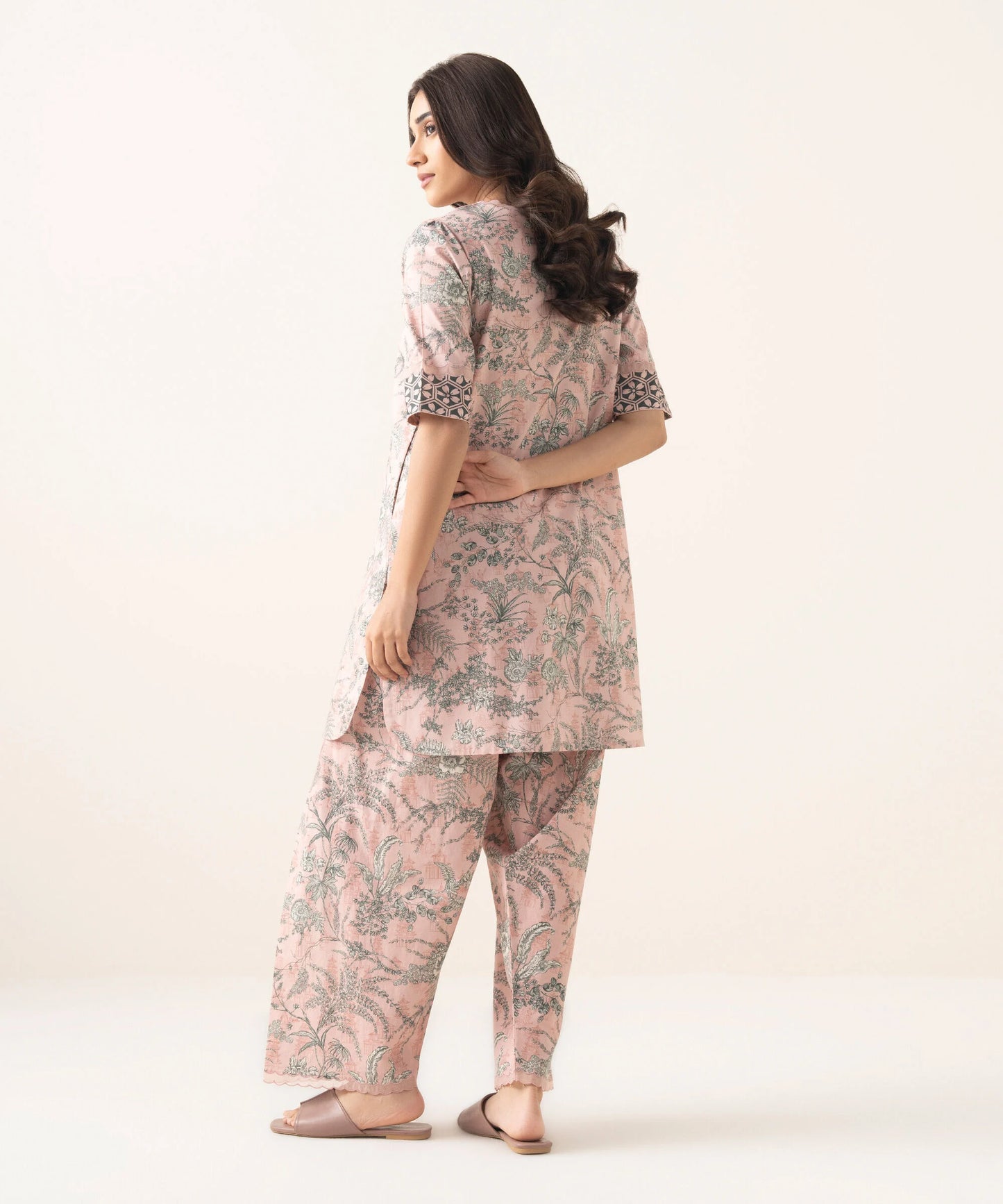 Sapphire Printed Lawn Three Piece Suit With Matchin Dupatta SP-LWN-PNK011