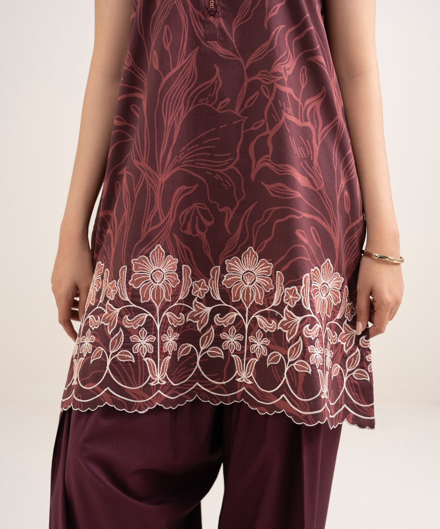 Sapphire Embroidered Lawn Three Piece Suit SP-LWN-RD04